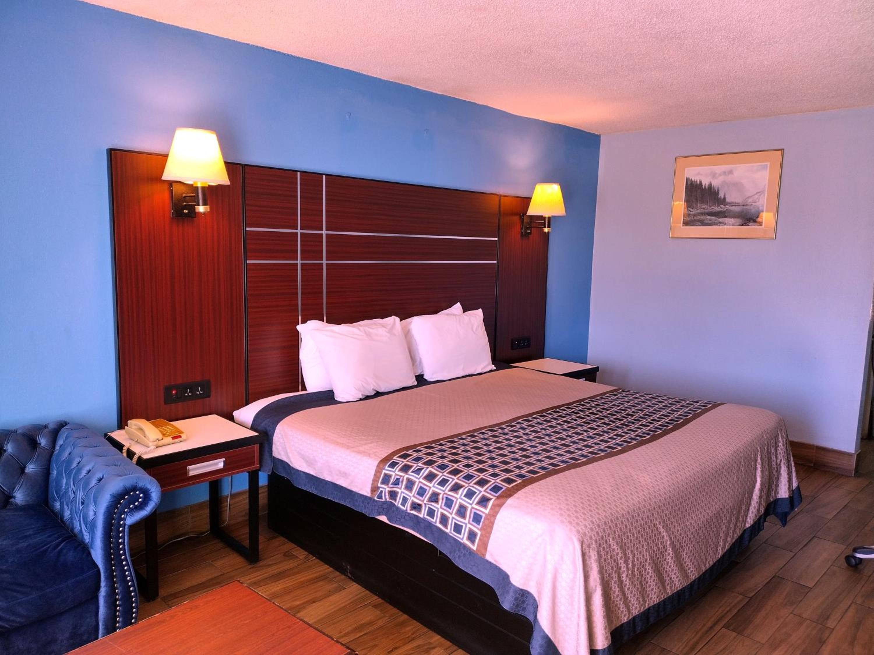 Standard King Room - Non Smoking - Photo 1