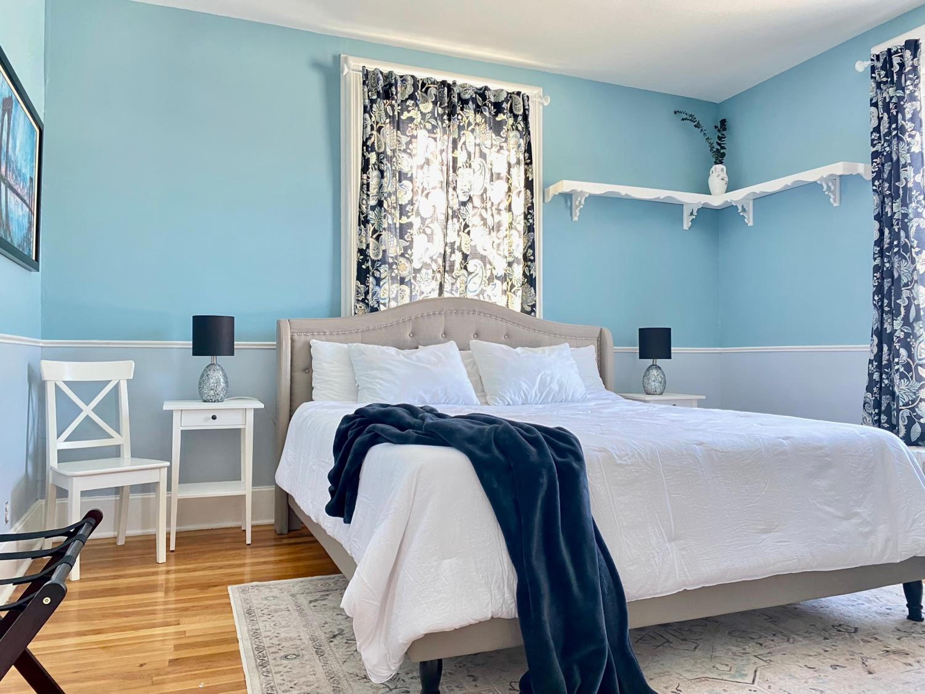 Standard King Room photo 1