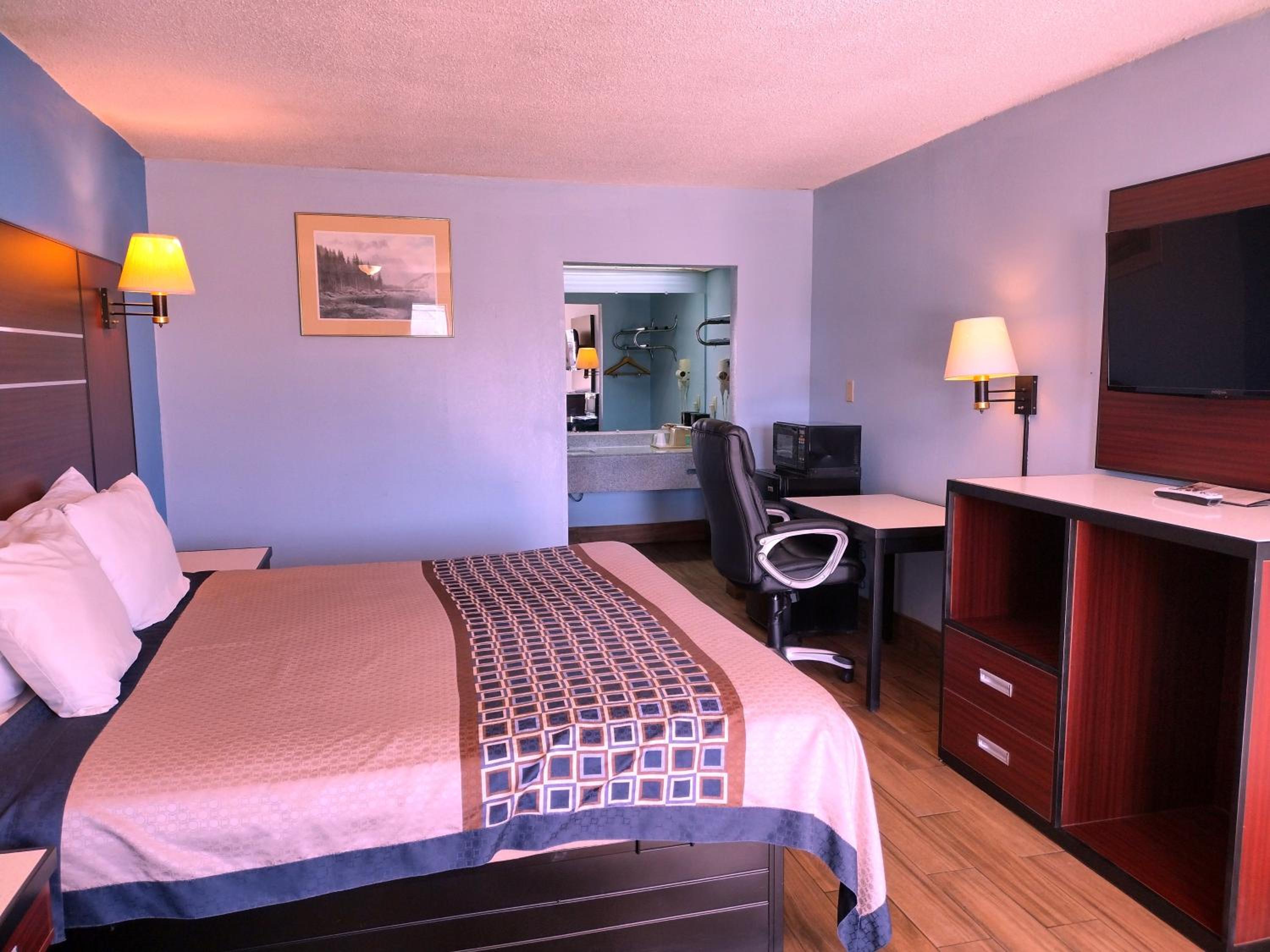 Standard King Room - Non Smoking - Photo 2