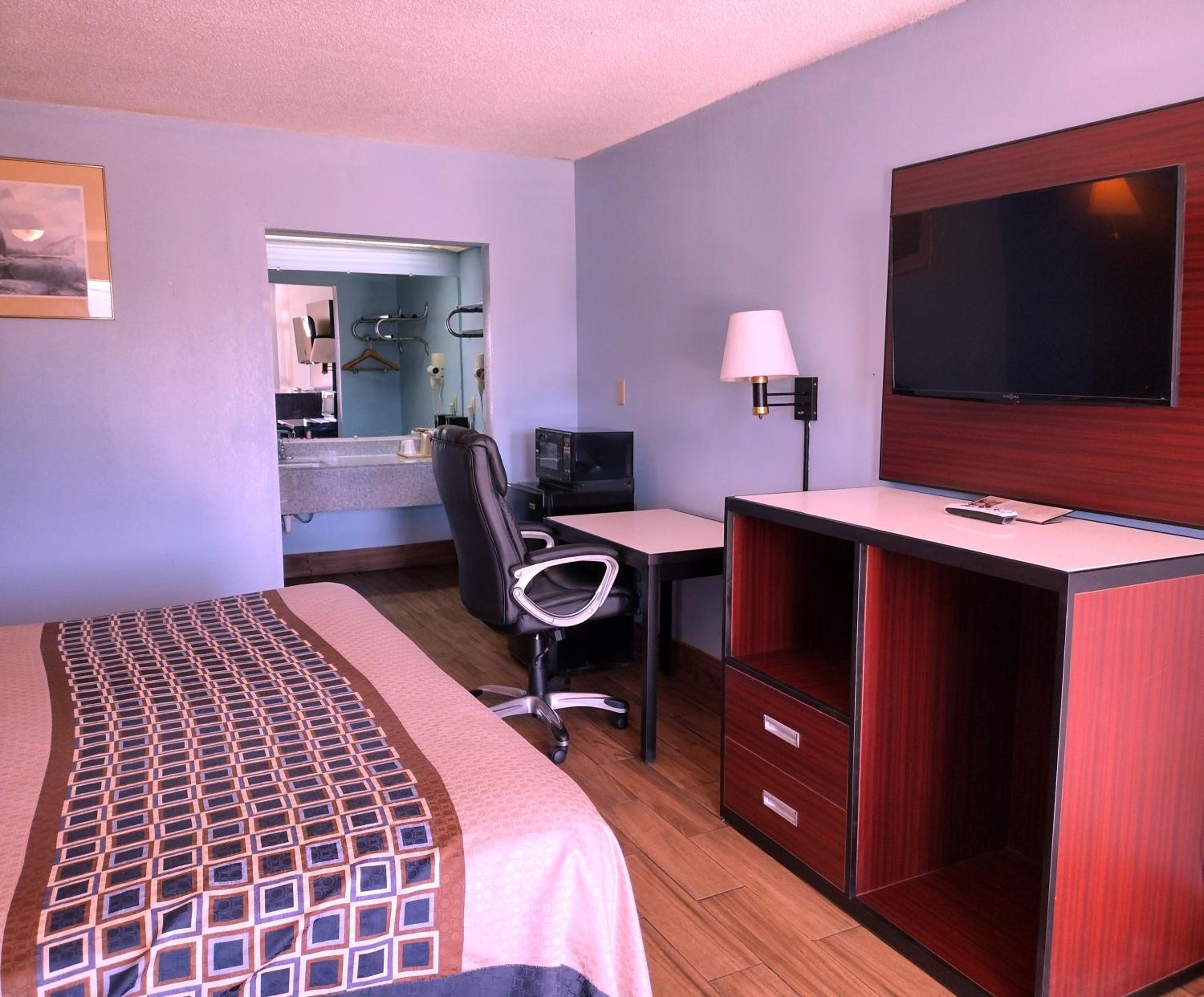Standard King Room - Non Smoking - Photo 4