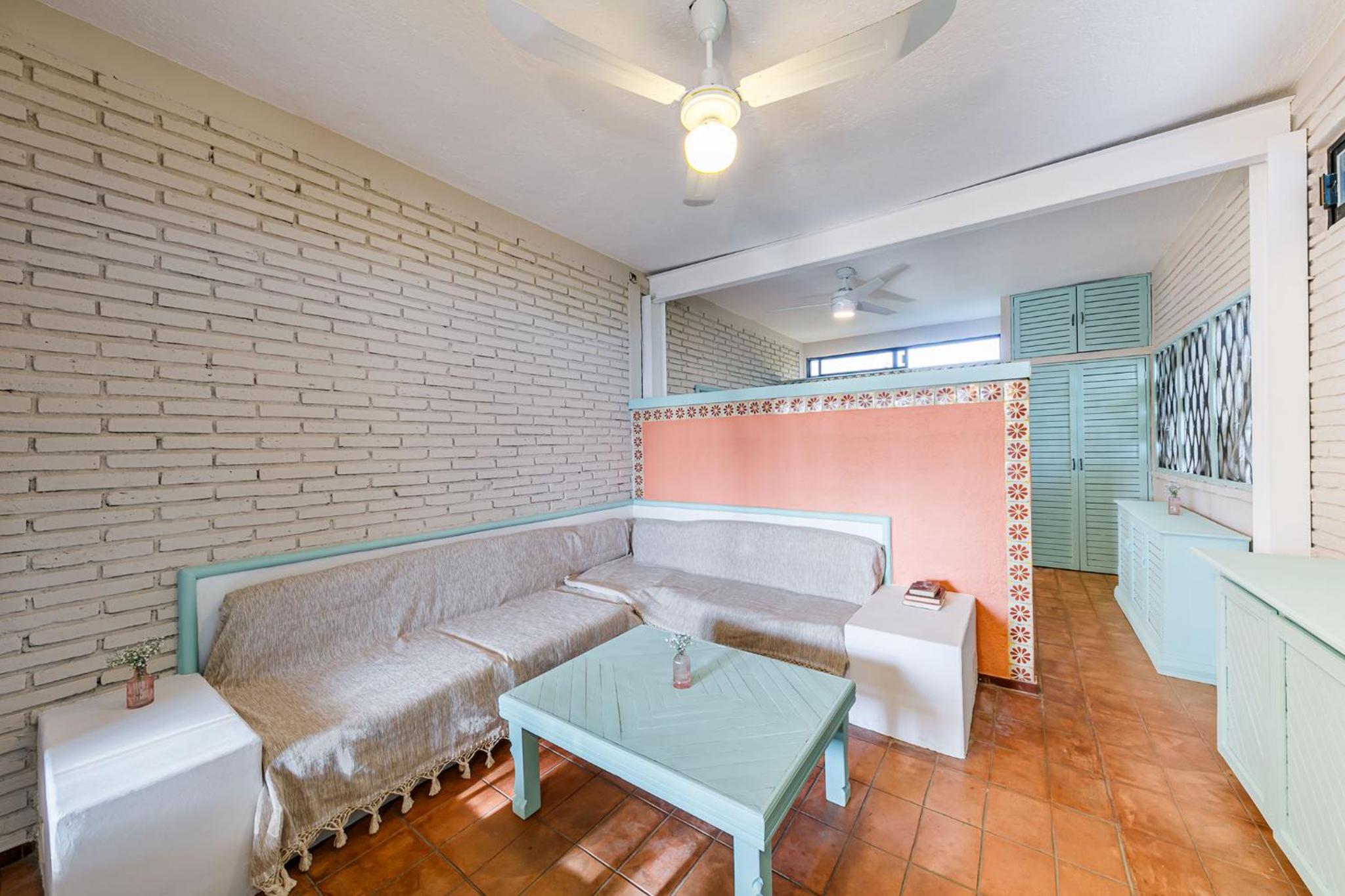 Deluxe Double Room with Balcony - Photo 5