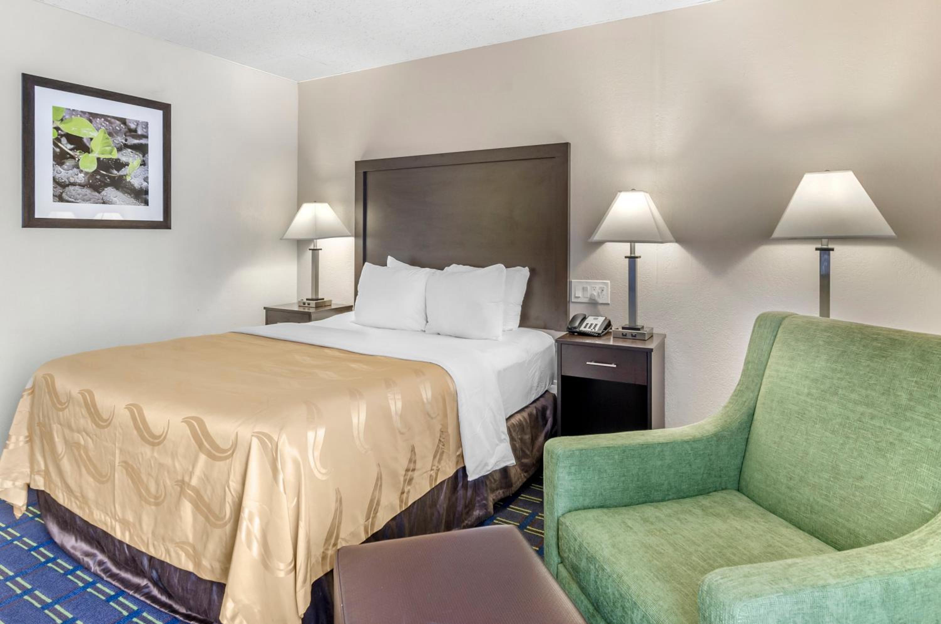 Deluxe Queen Room photo 3