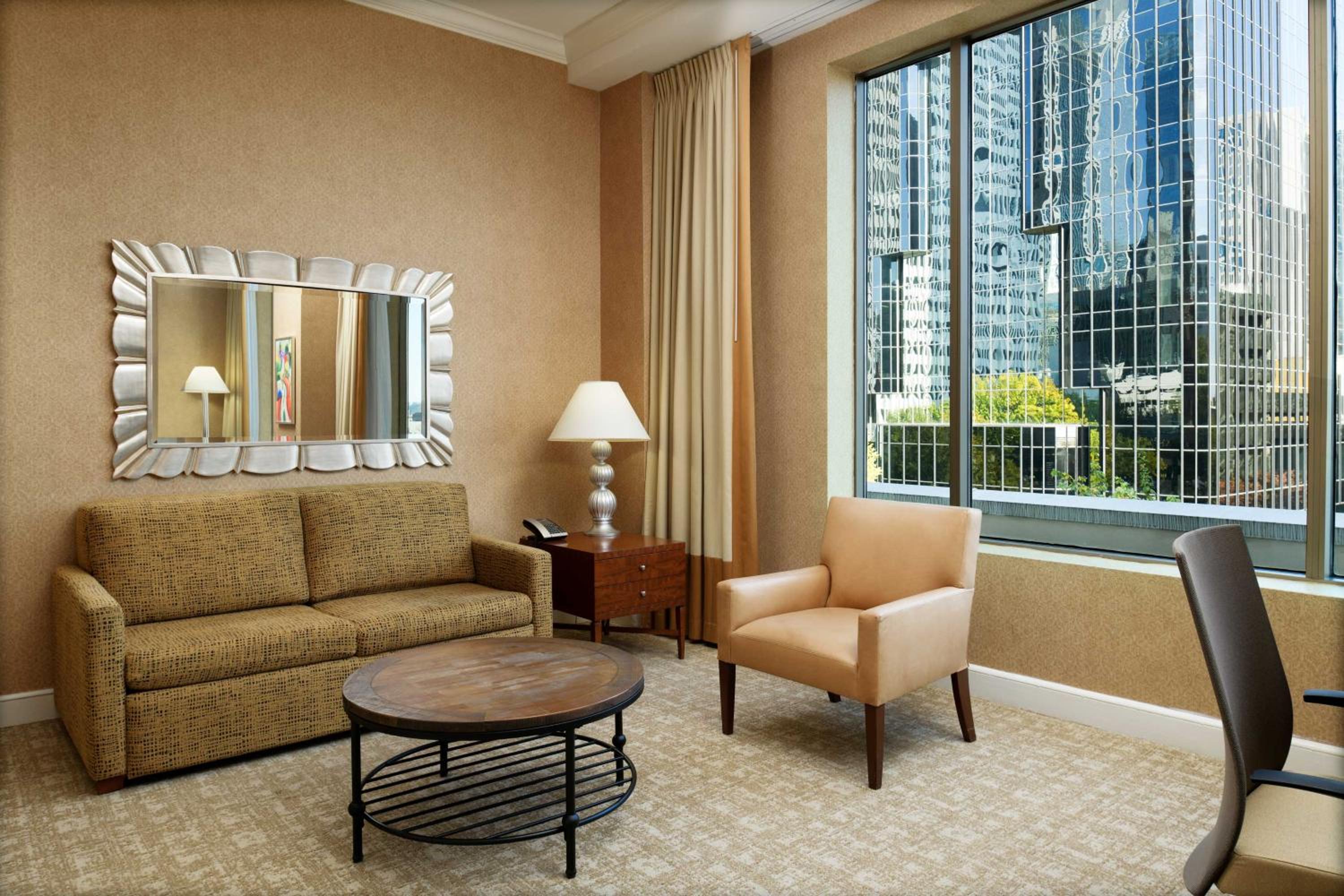 King Studio Suite - Photo 3