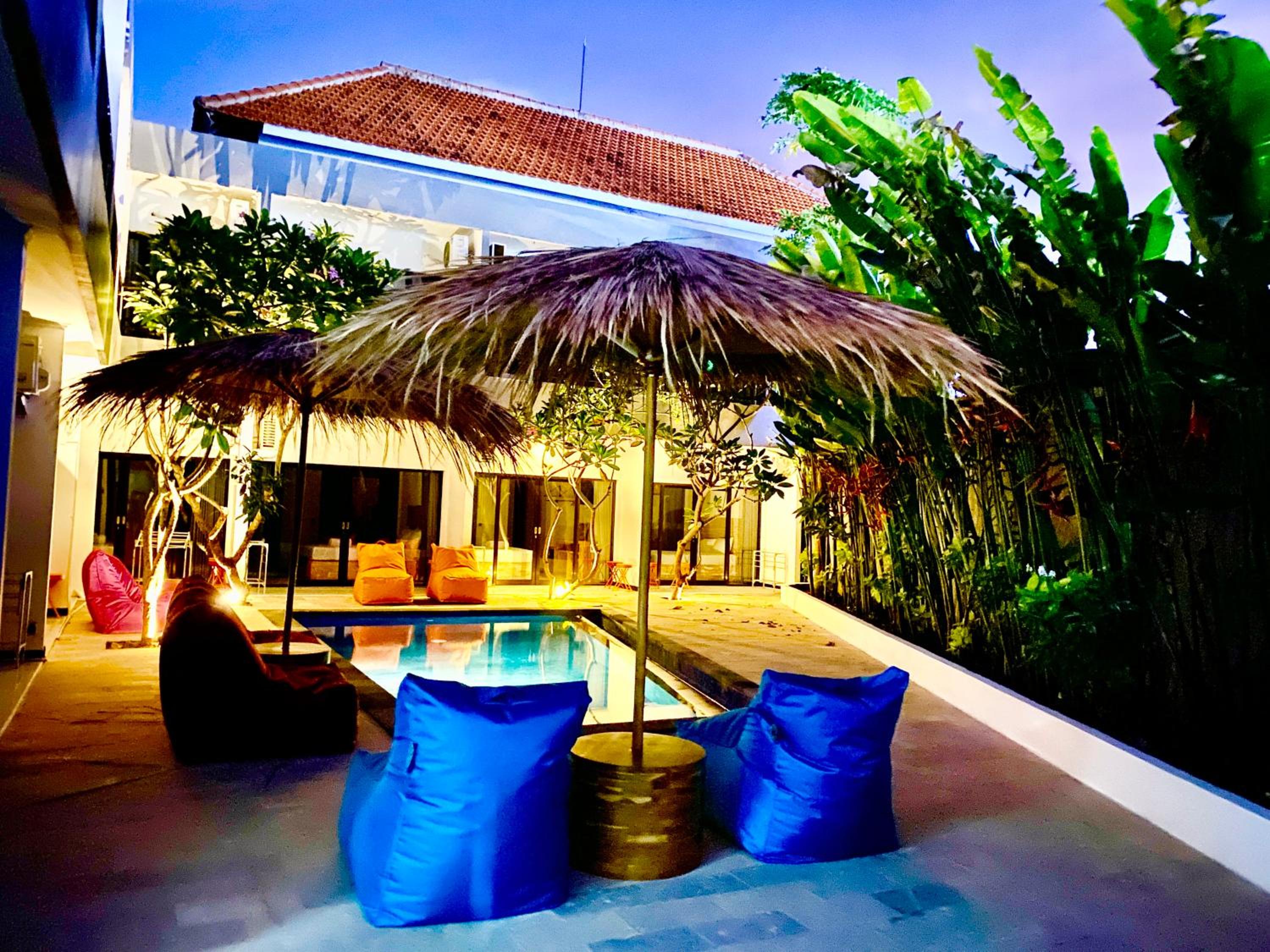 Double Room with Pool View - Photo 2