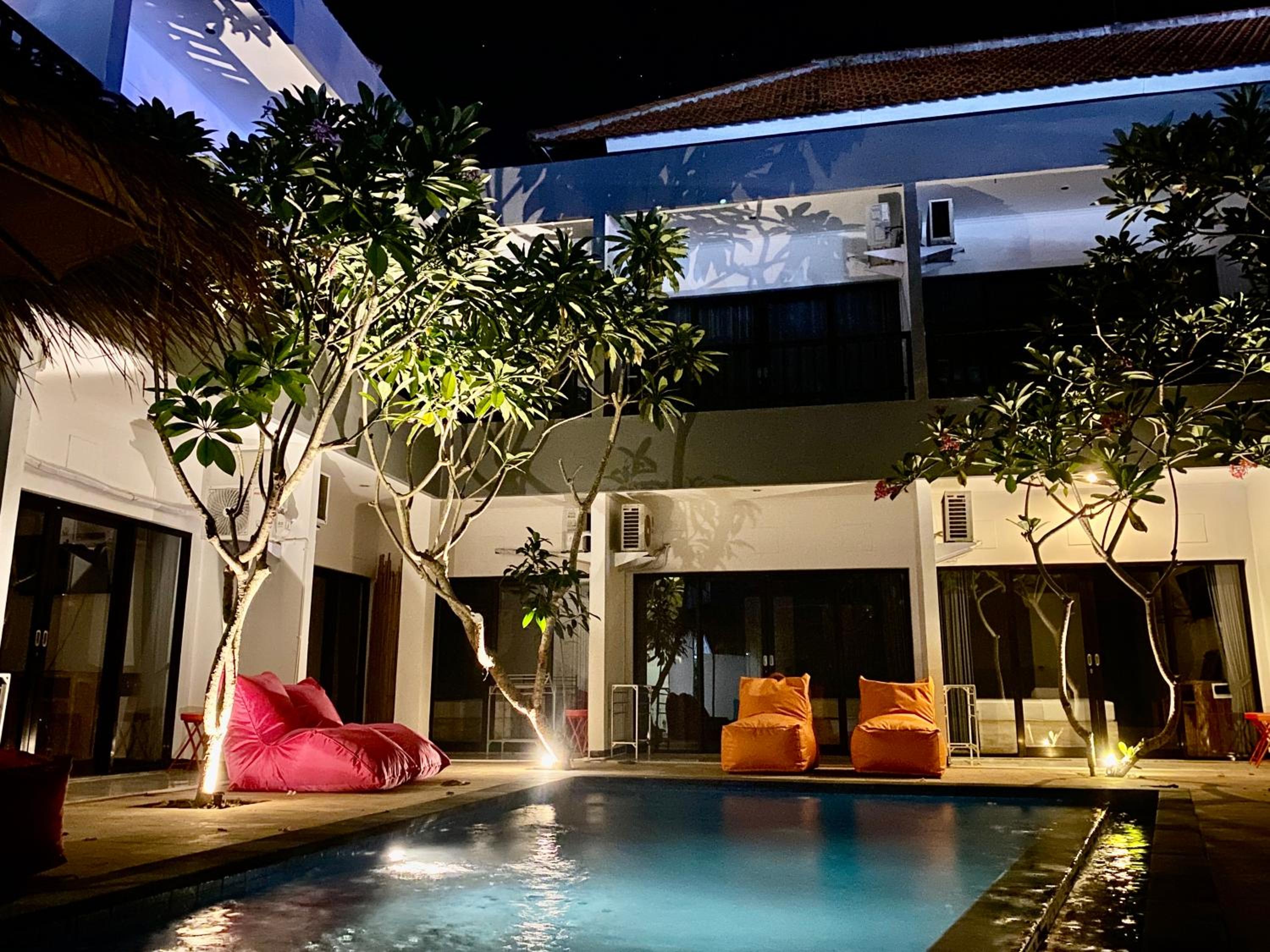 Double Room with Pool View - Photo 4