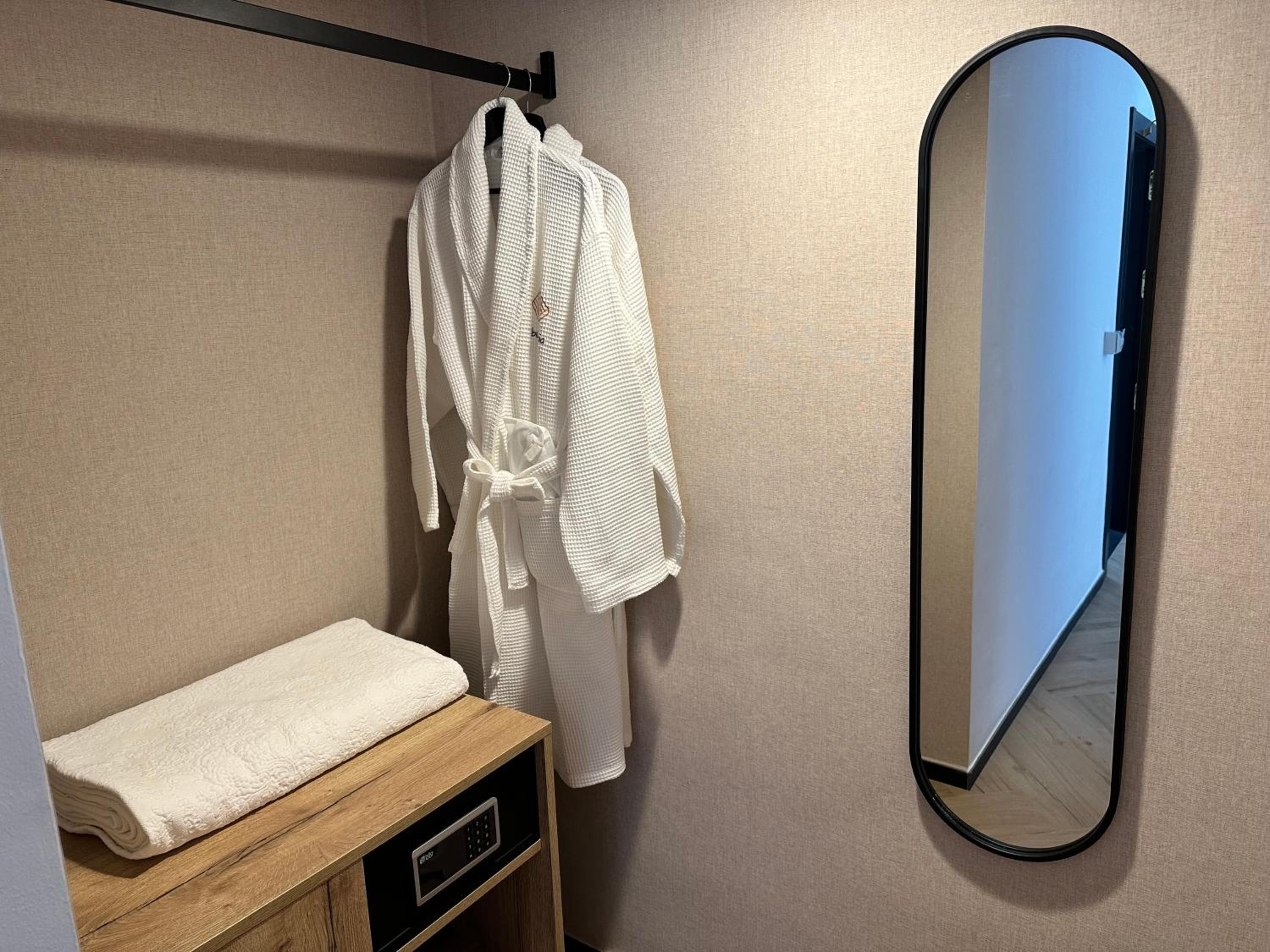 Deluxe Suite - Photo 8