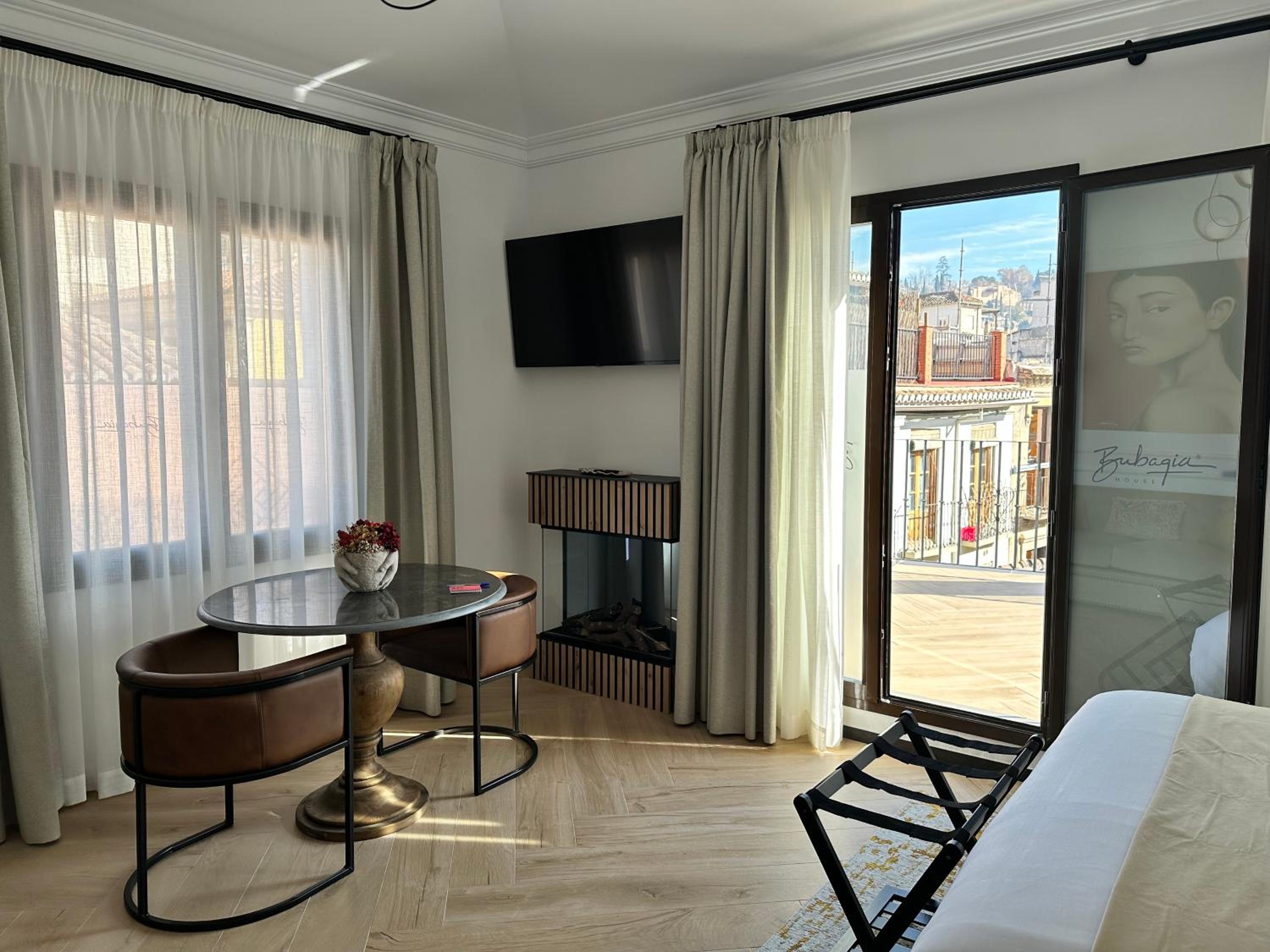 Deluxe Suite - Photo 5