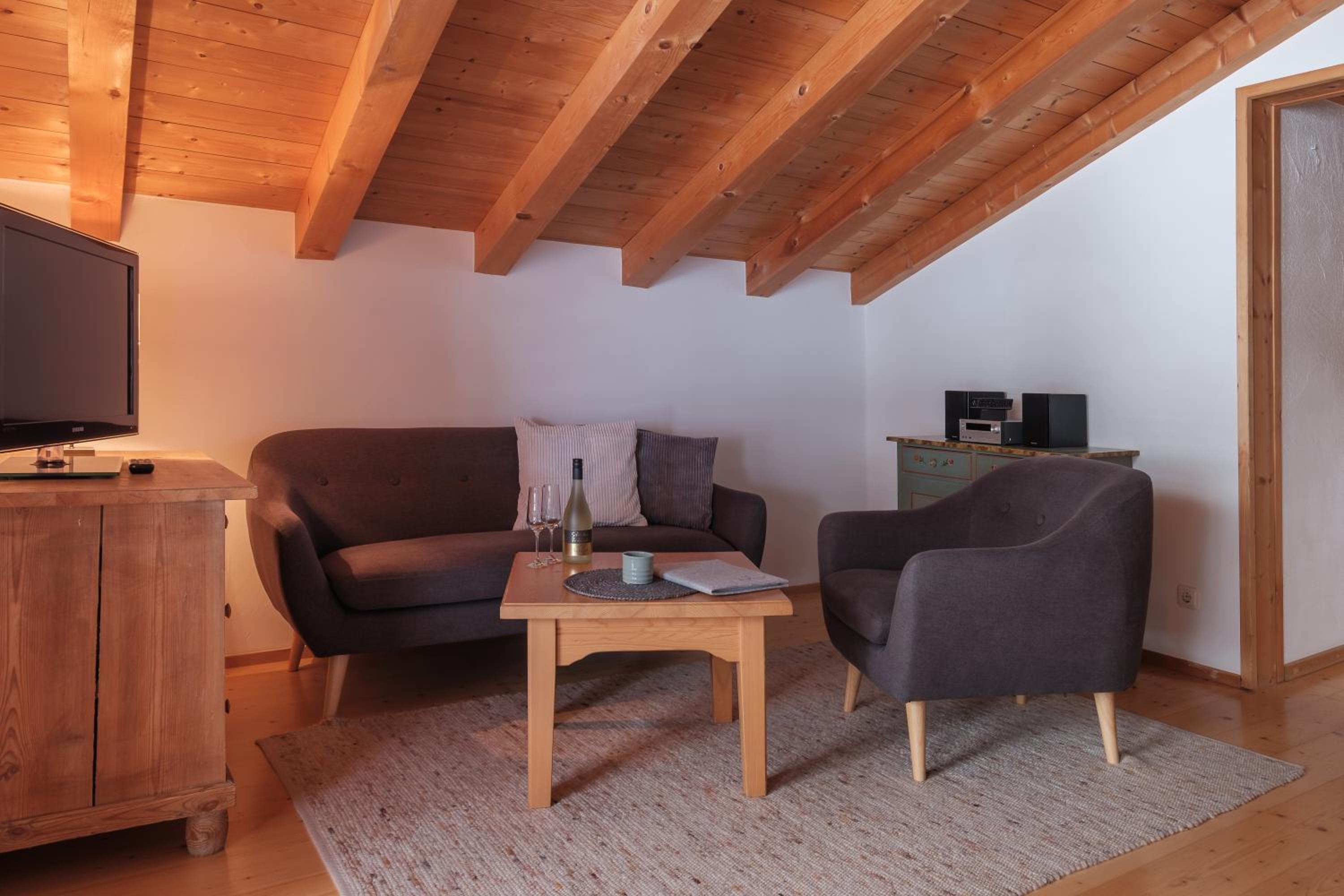 Apartment with Balcony photo 3