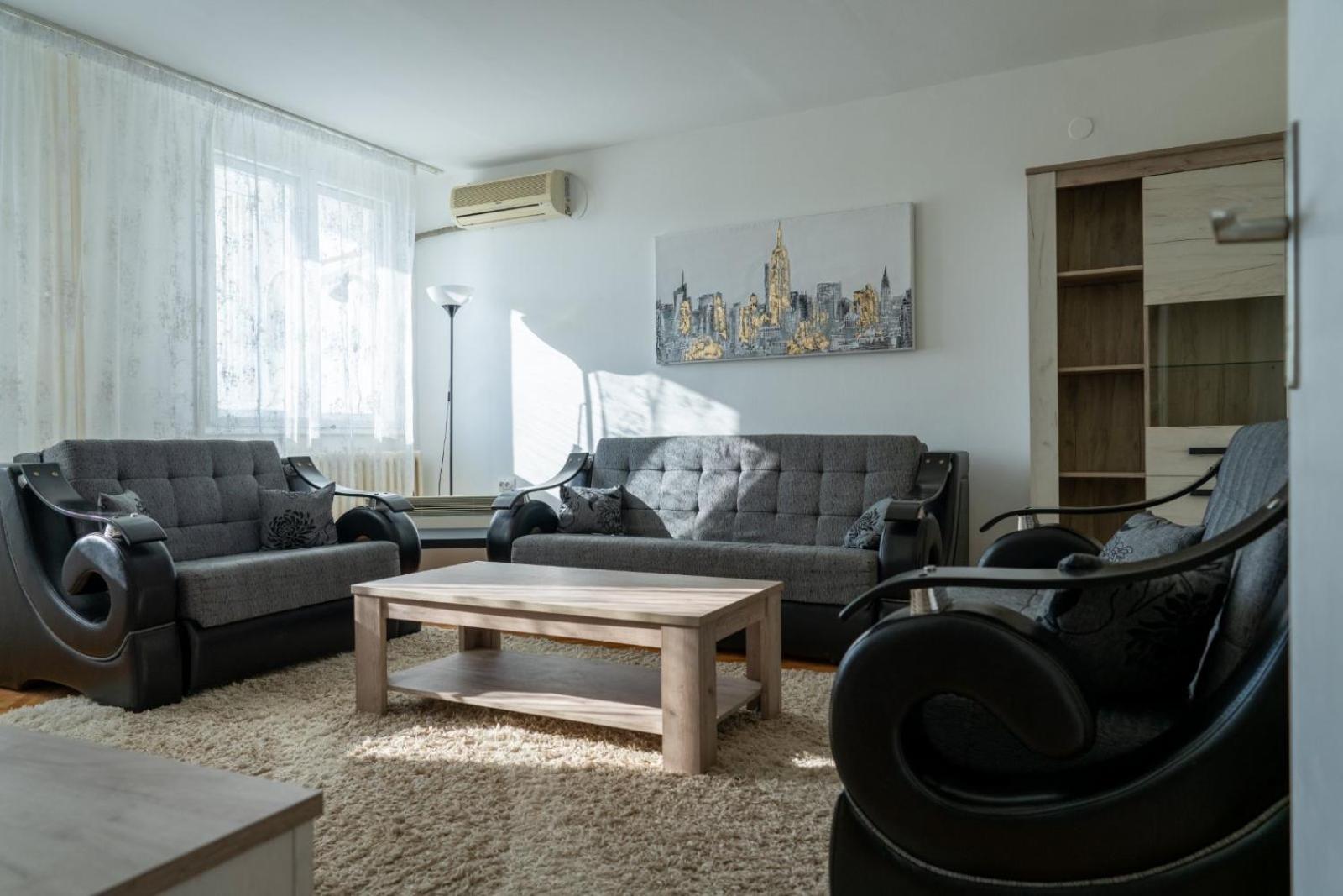 One-Bedroom Apartment photo 1