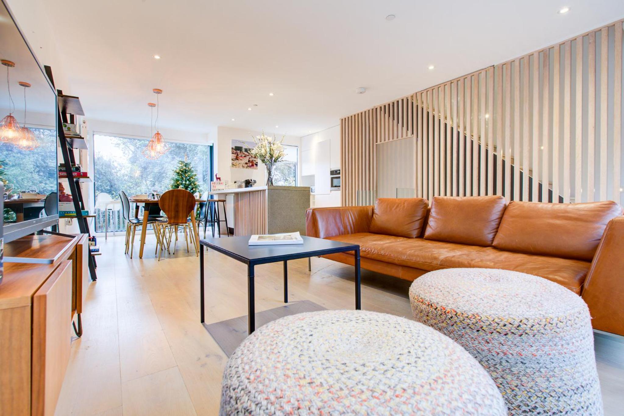 Five-Bedroom House photo 1