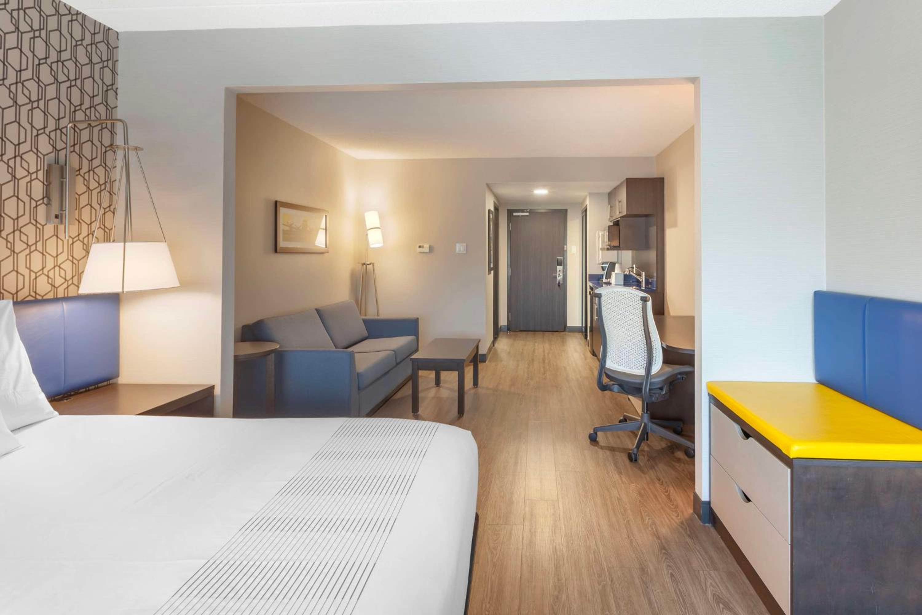 King Suite with Sofa Bed - Photo 5