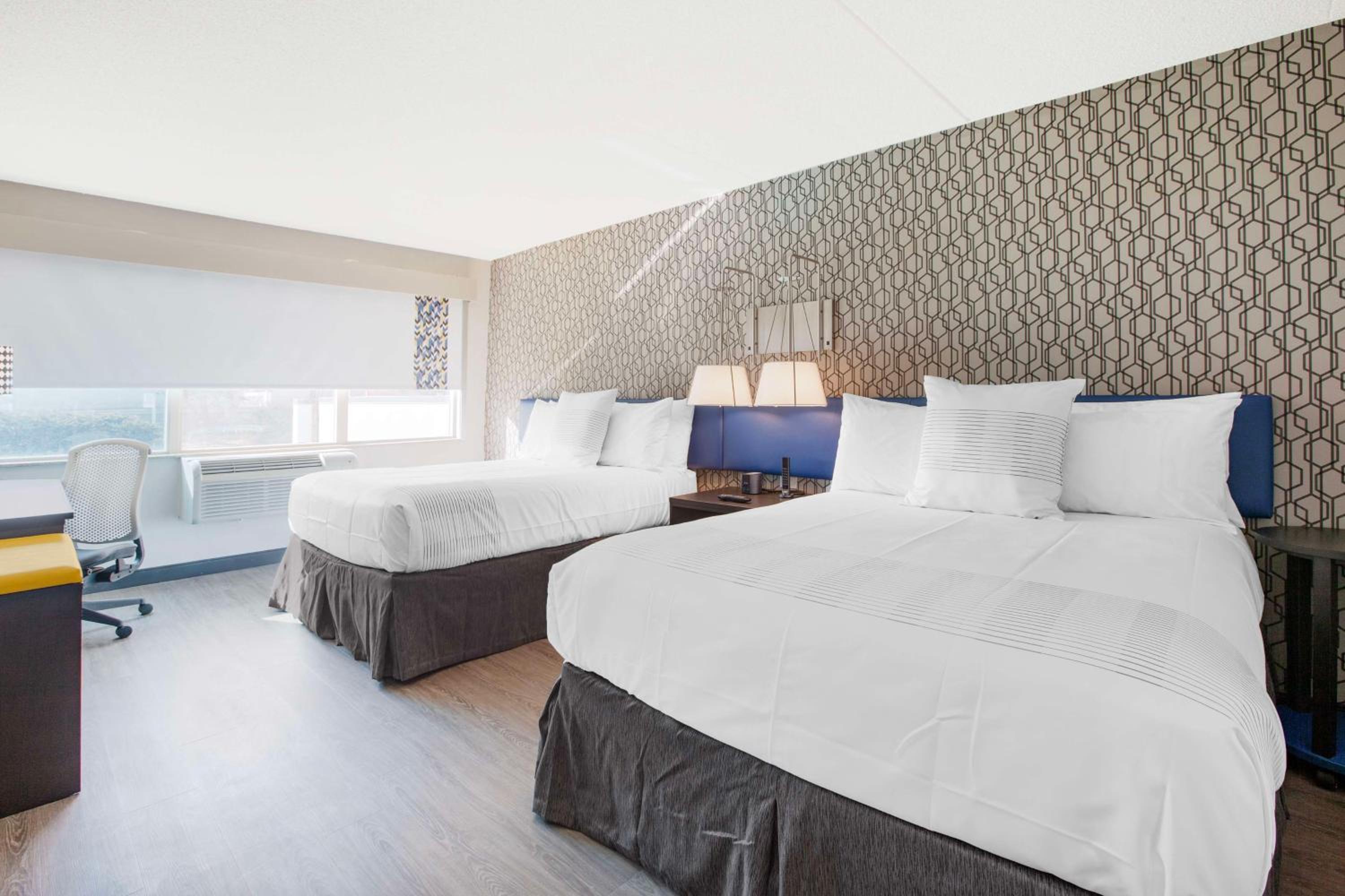 Queen Room with Two Queen Beds - Disability Access - Photo 1