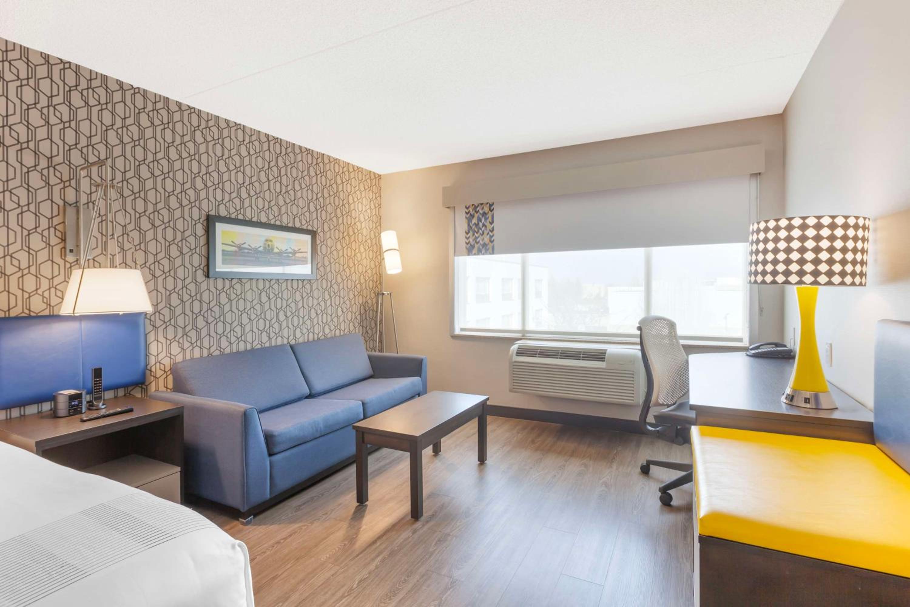 King Room with Sofa Bed - Photo 1