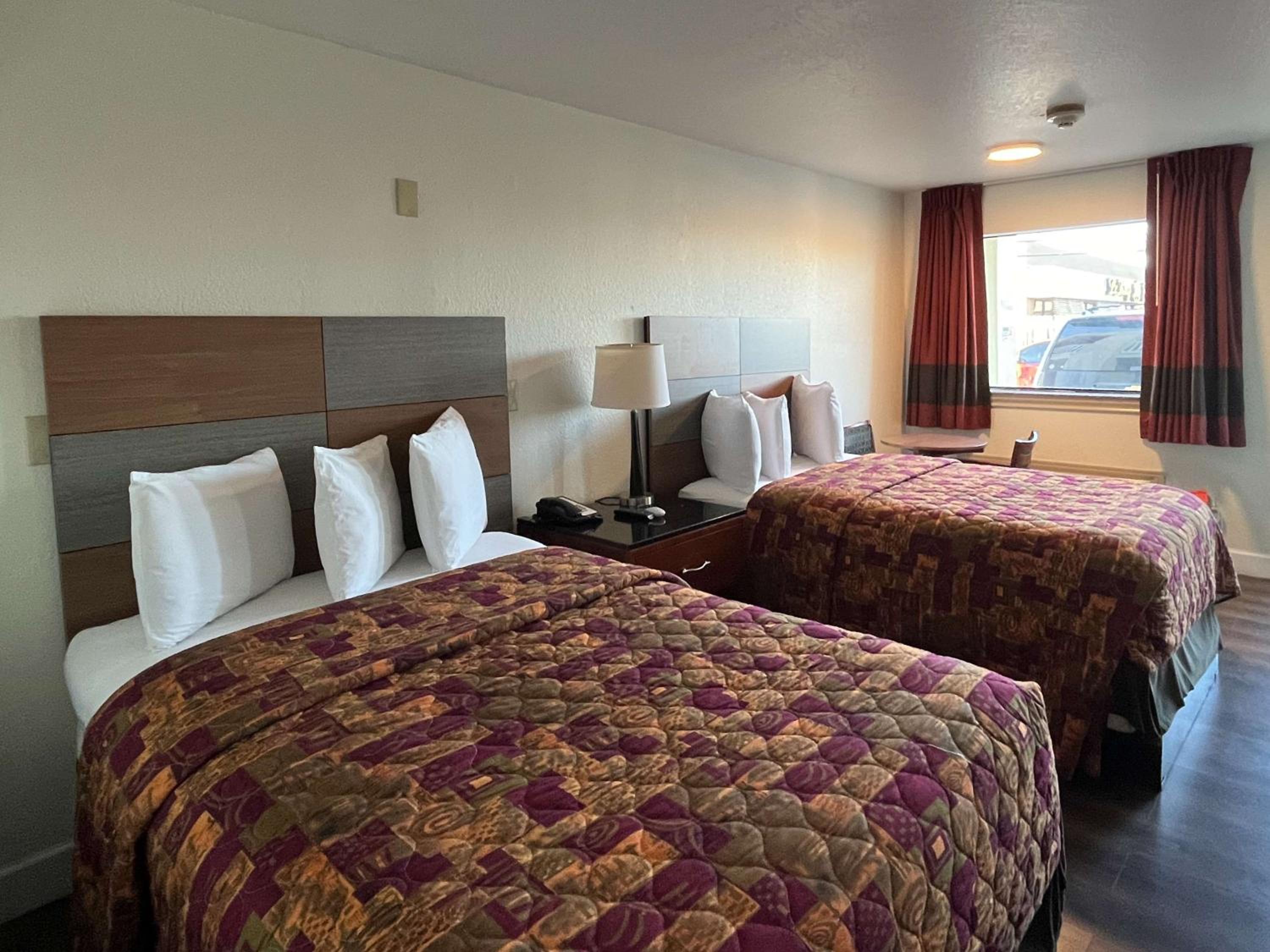 Quadruple Room - Disability Access - Non-Smoking - Photo 5