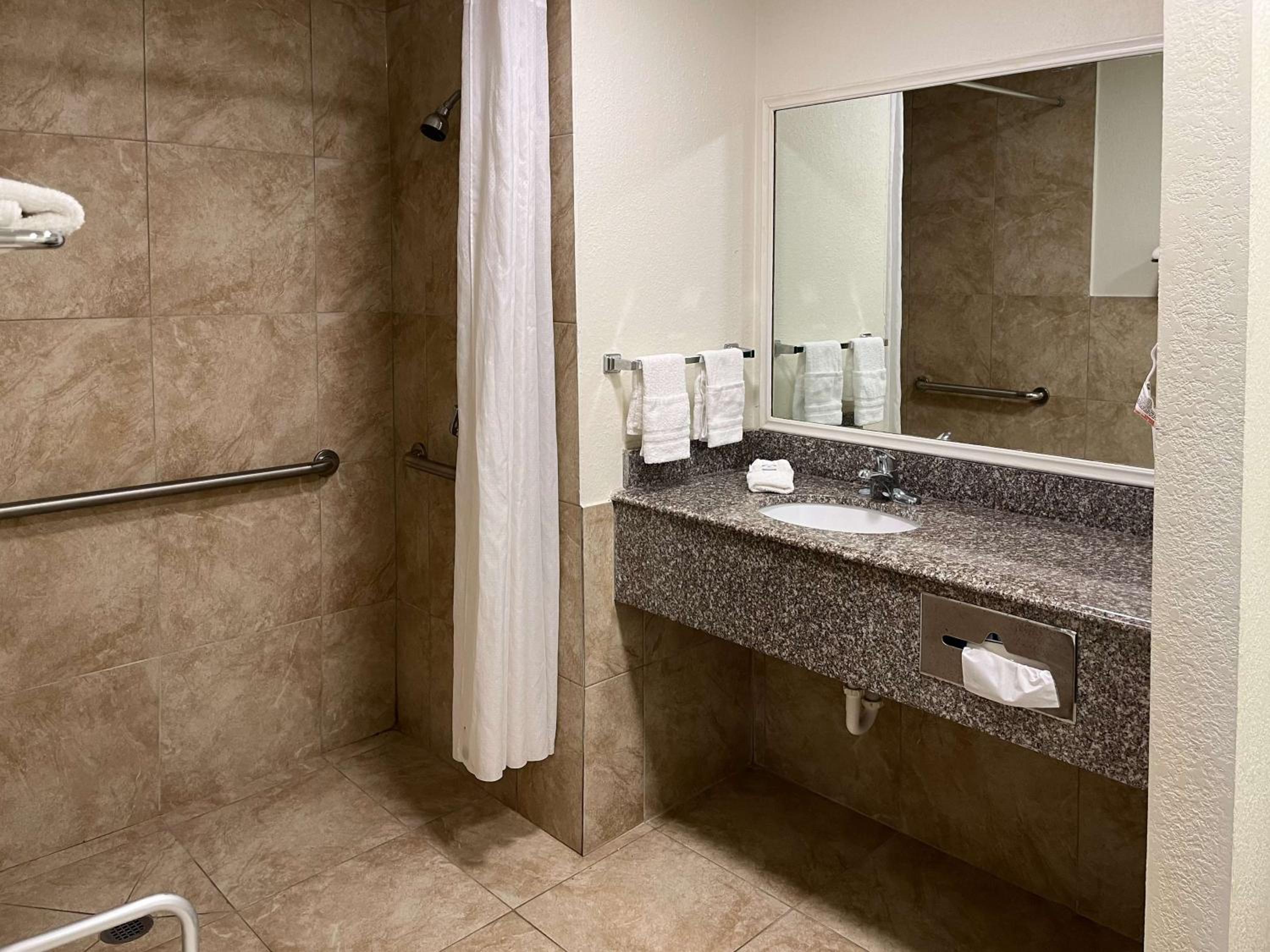 King Room with Roll-in Shower - Disability Access - Non-Smoking - Photo 6
