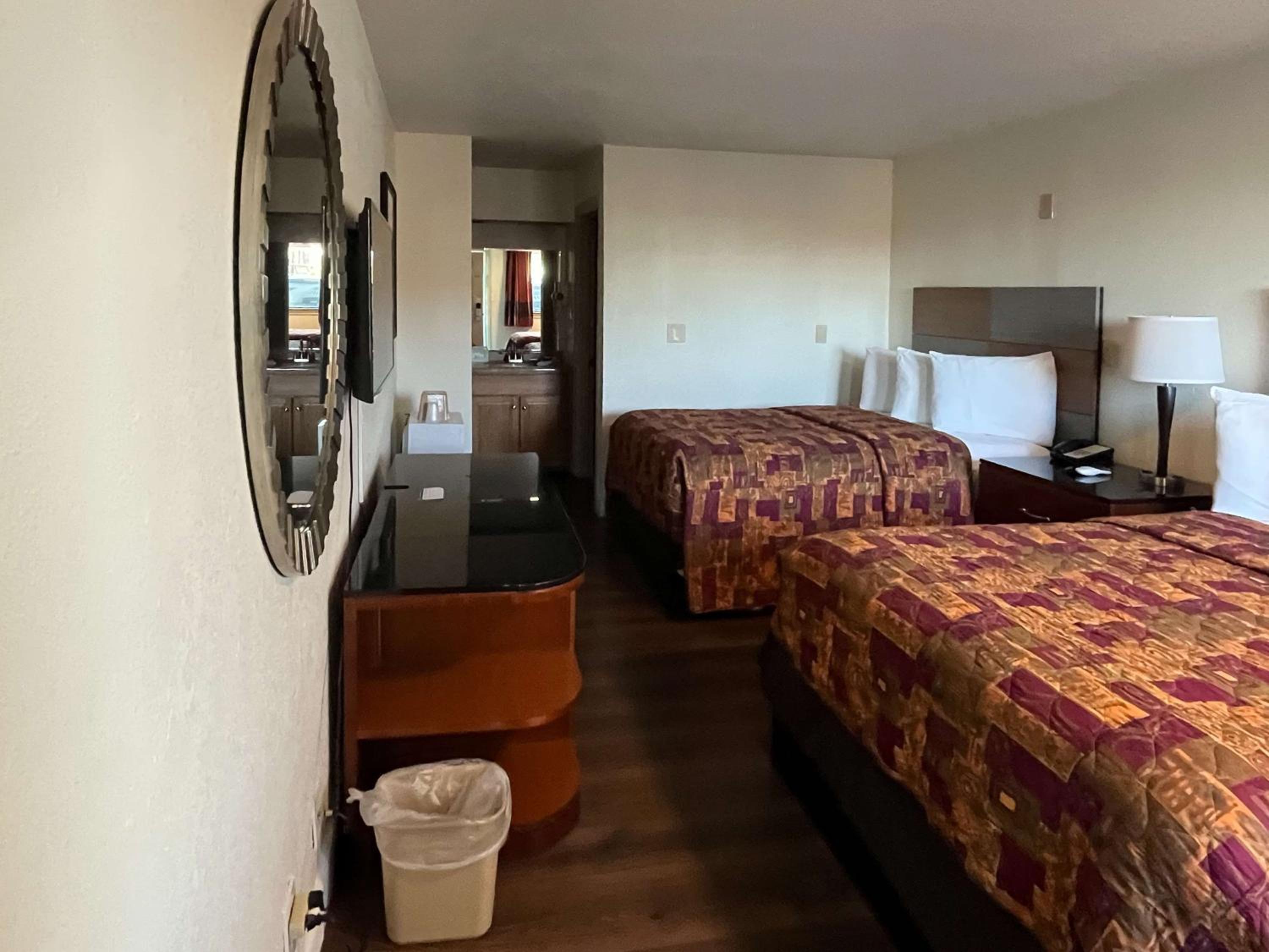 Quadruple Room - Disability Access - Non-Smoking - Photo 1