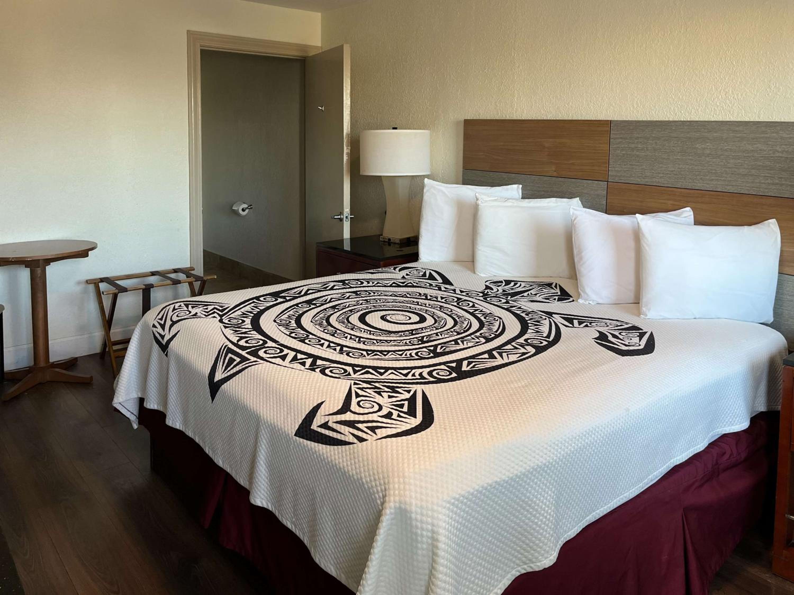 King Room - Non-Smoking - Photo 4