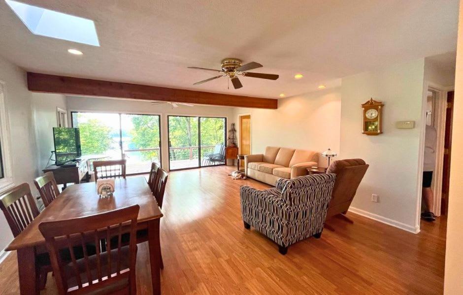Family Room photo 3