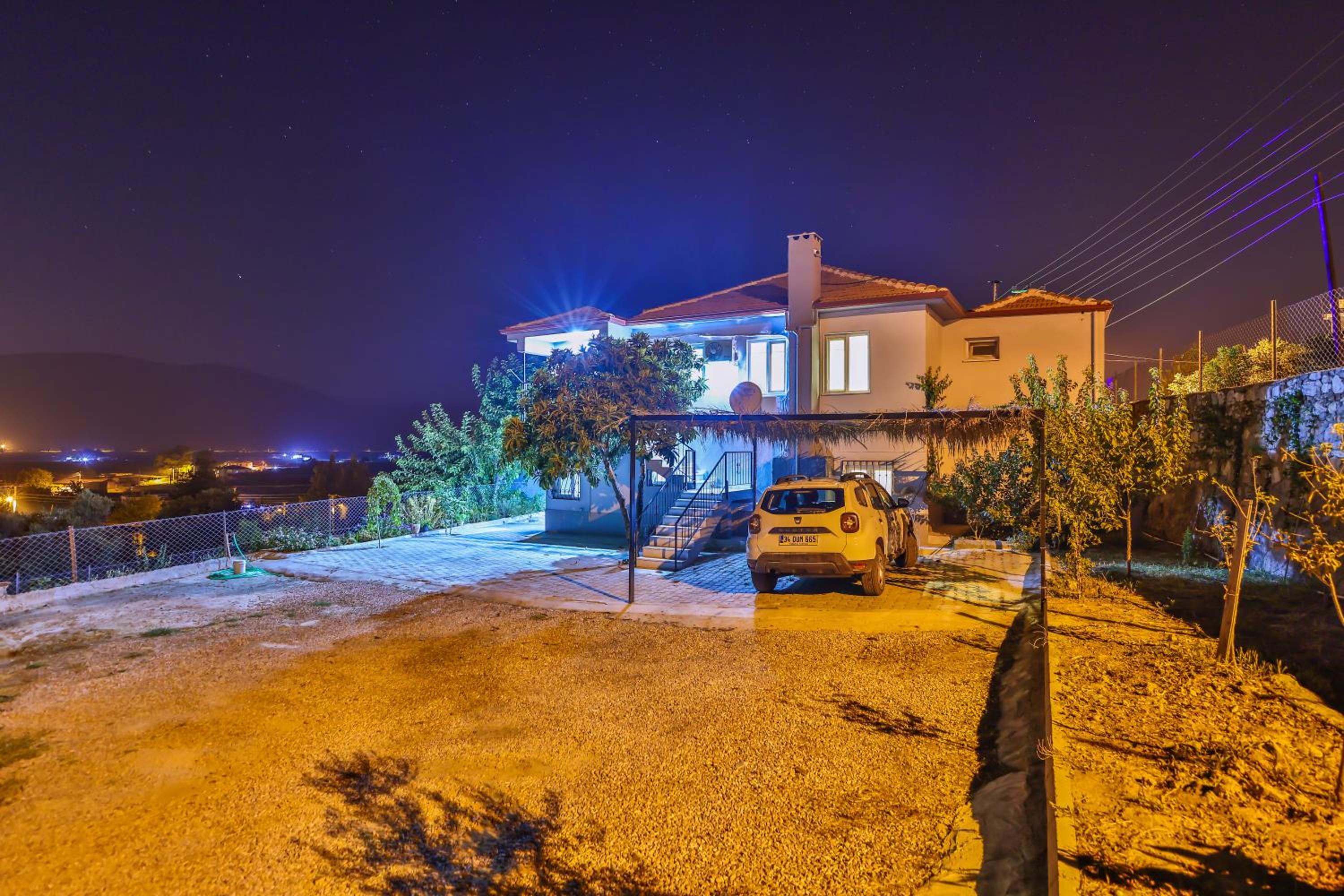 Three-Bedroom Villa photo 3