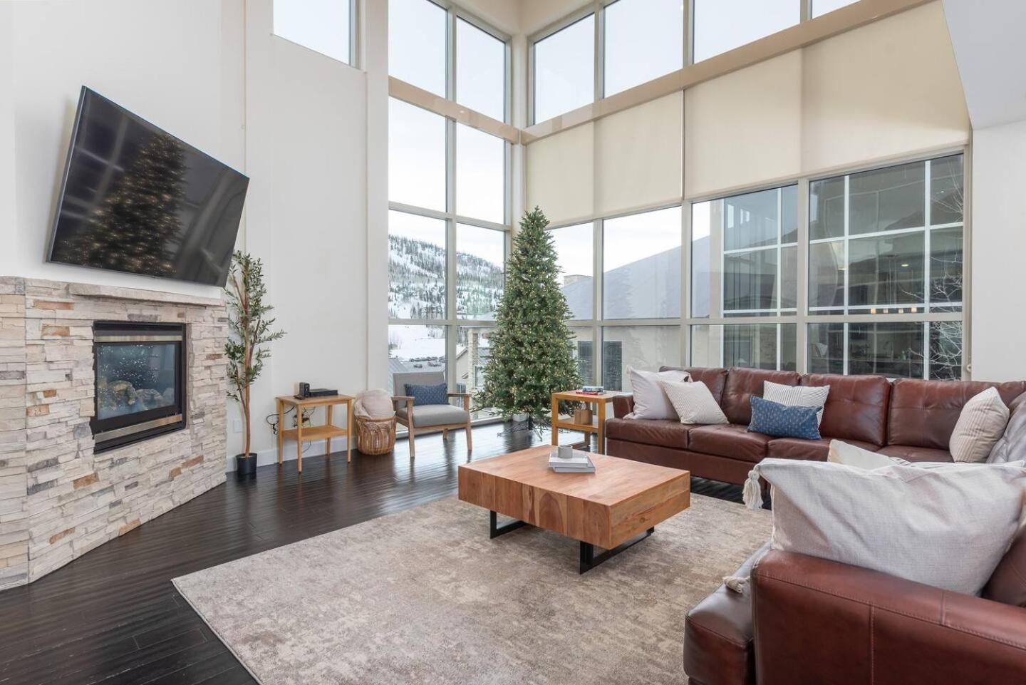 Apartment with Mountain View photo 1