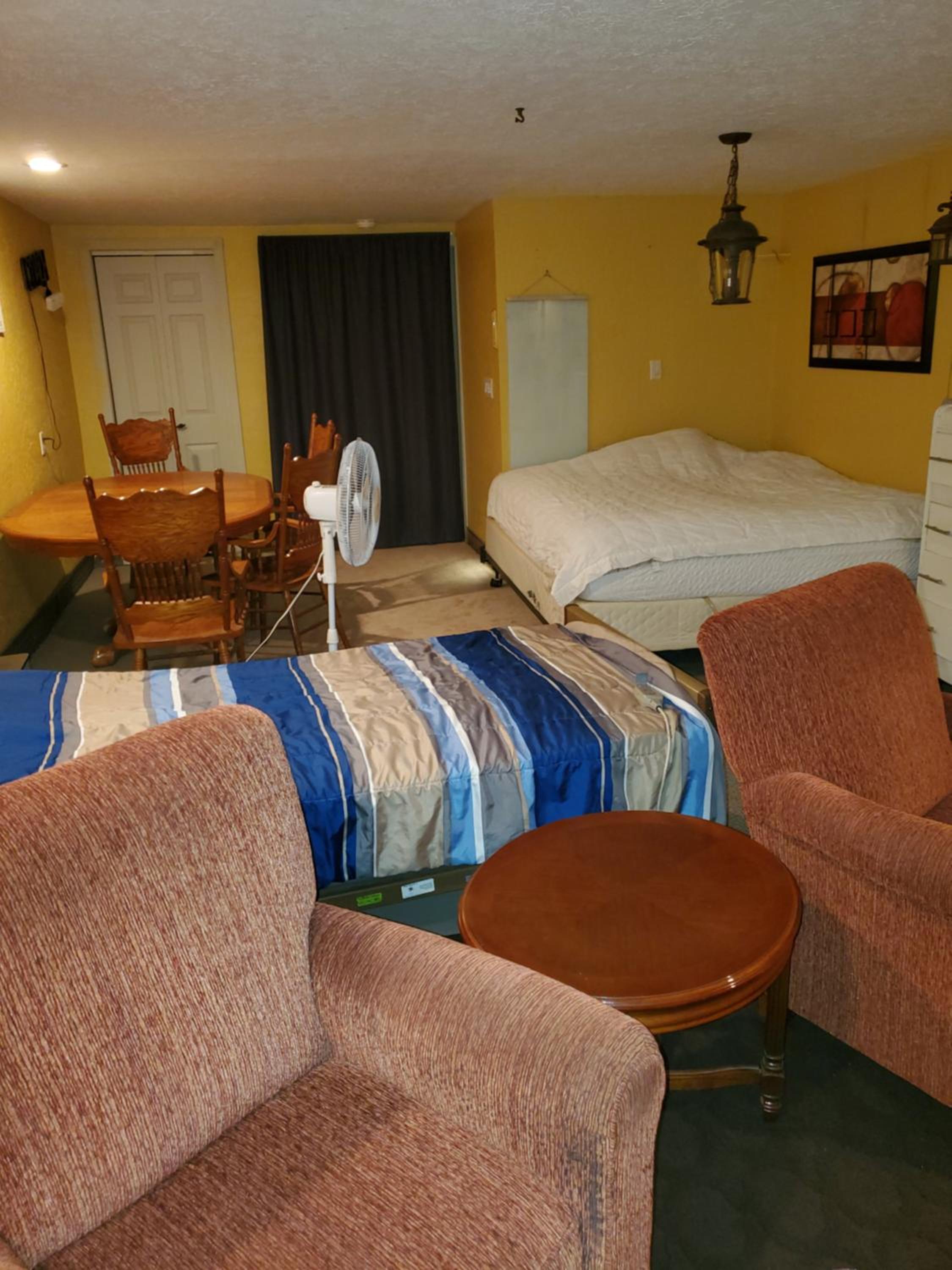 One-Bedroom Apartment photo 2