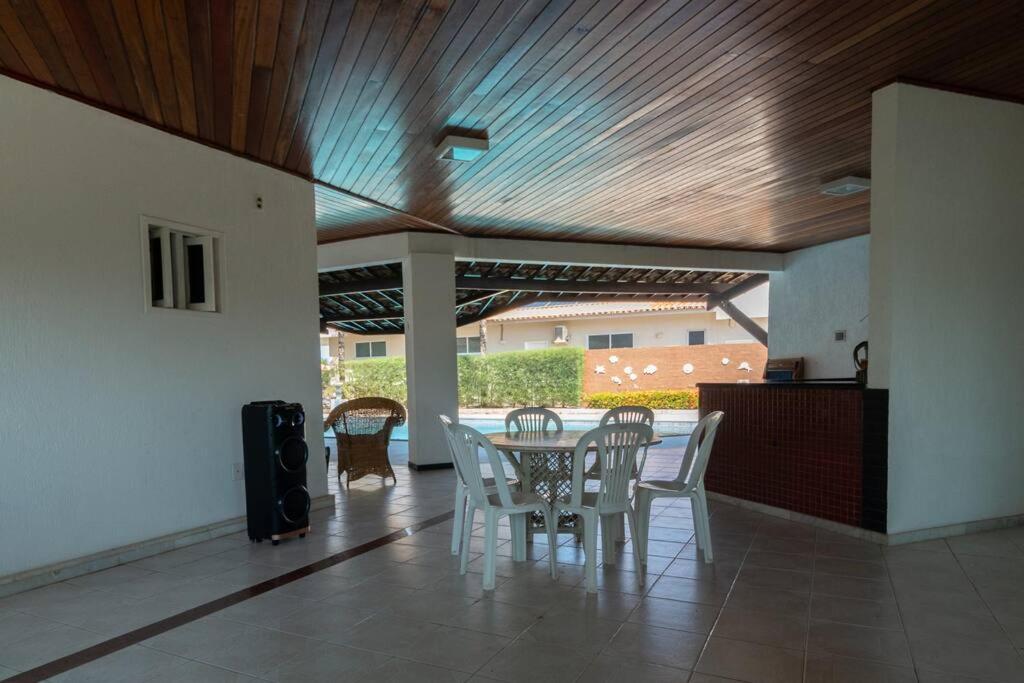 Six-Bedroom House photo 2