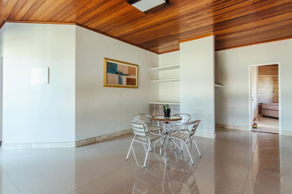 Six-Bedroom House photo 1