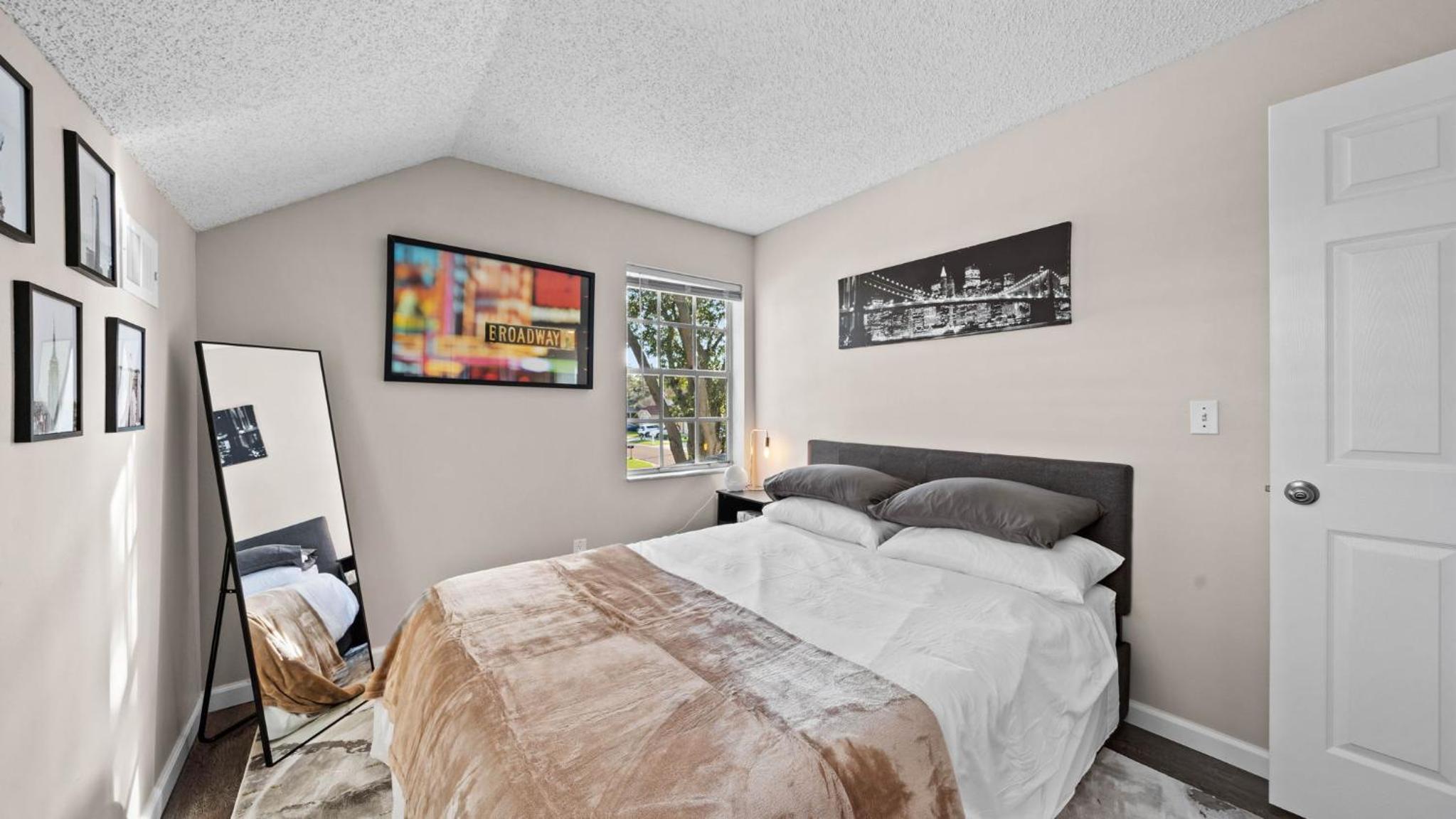 Four-Bedroom House photo 3