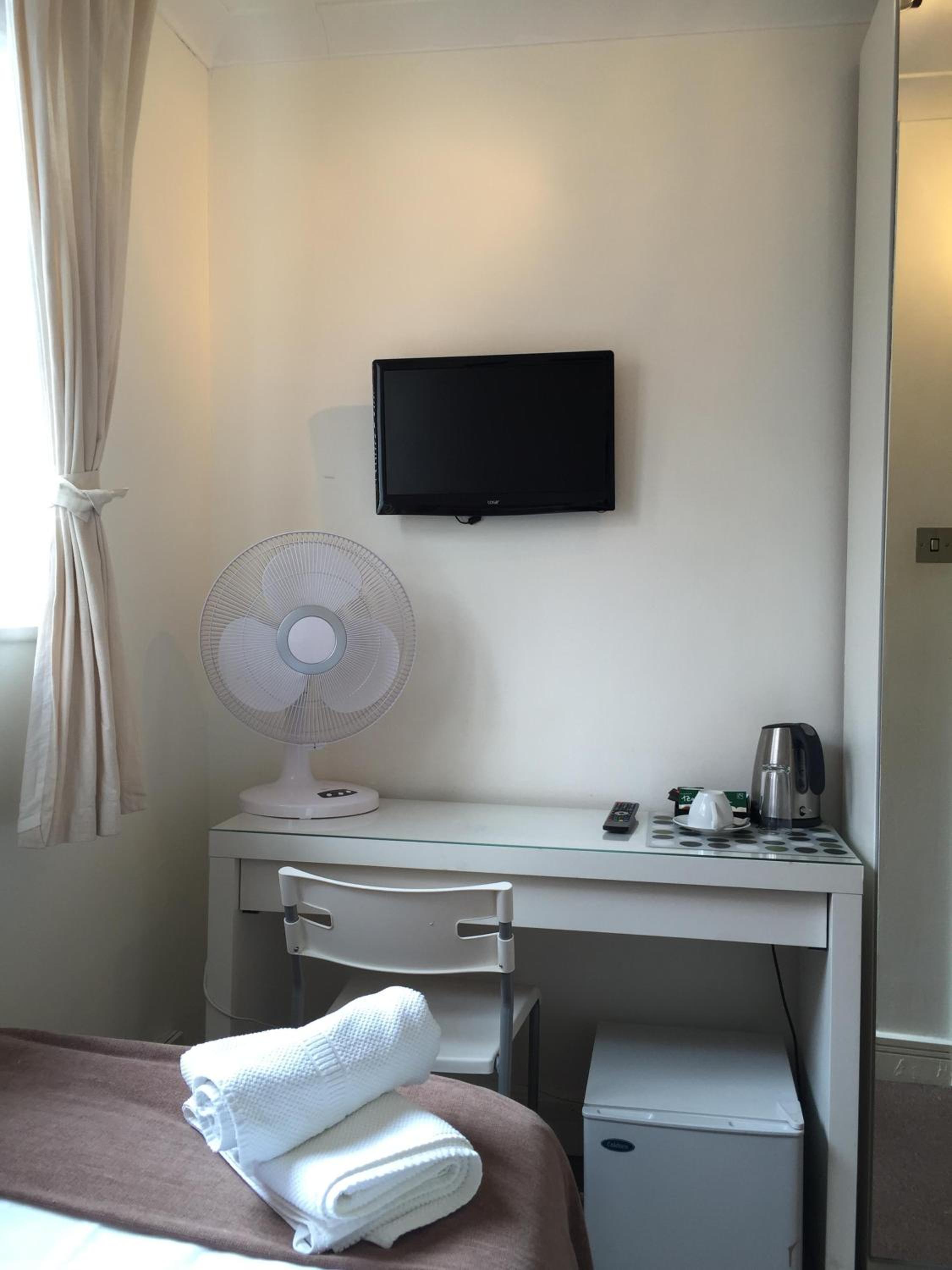 Small Single Room photo 2