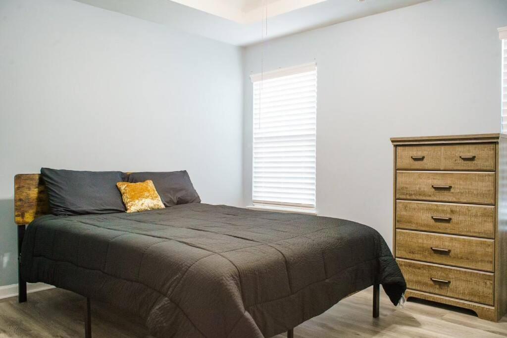 Five-Bedroom House photo 2