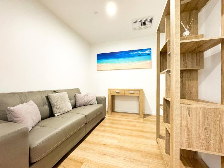 Two-Bedroom Apartment with Balcony photo 2