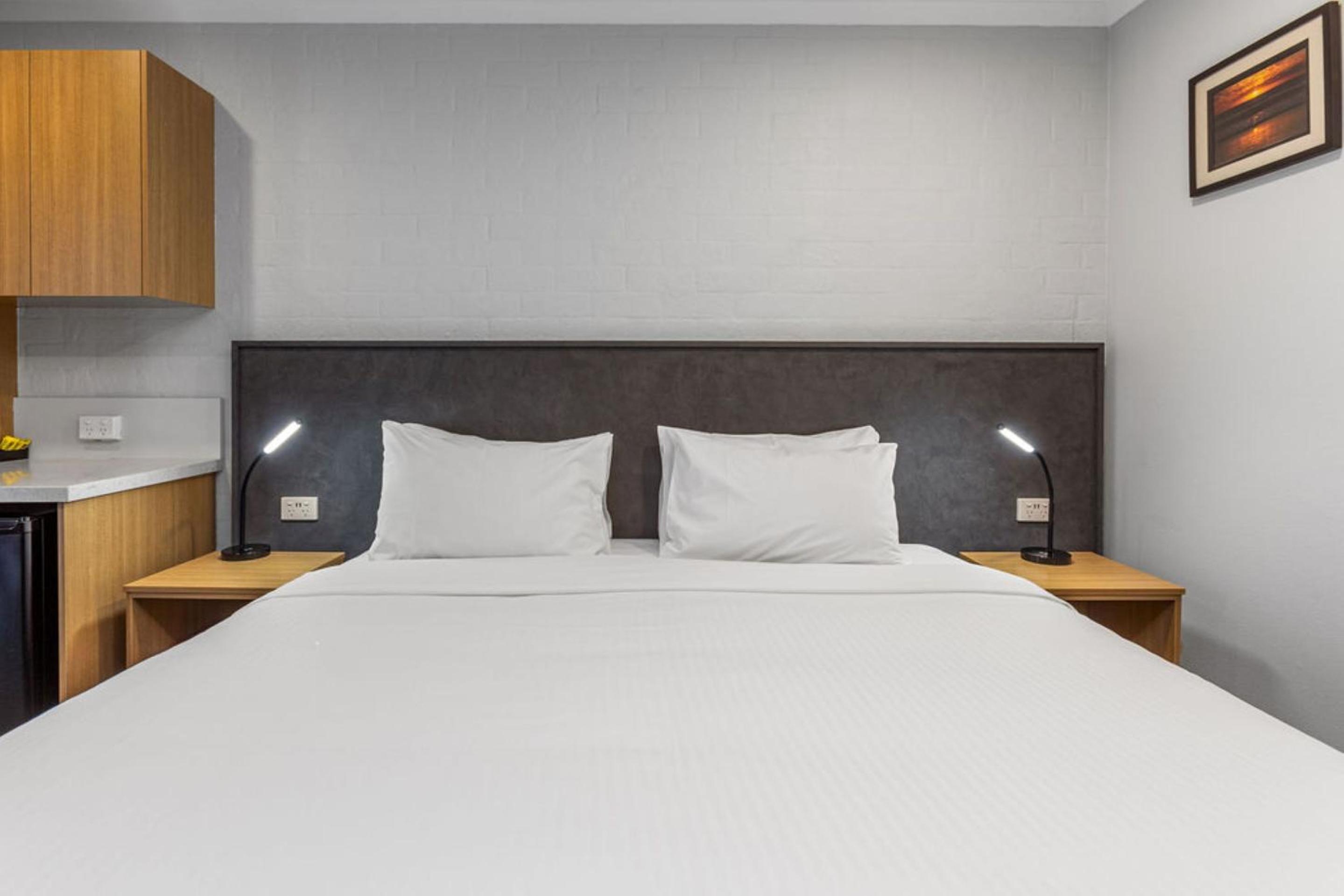 King Room with Pool View - Photo 2