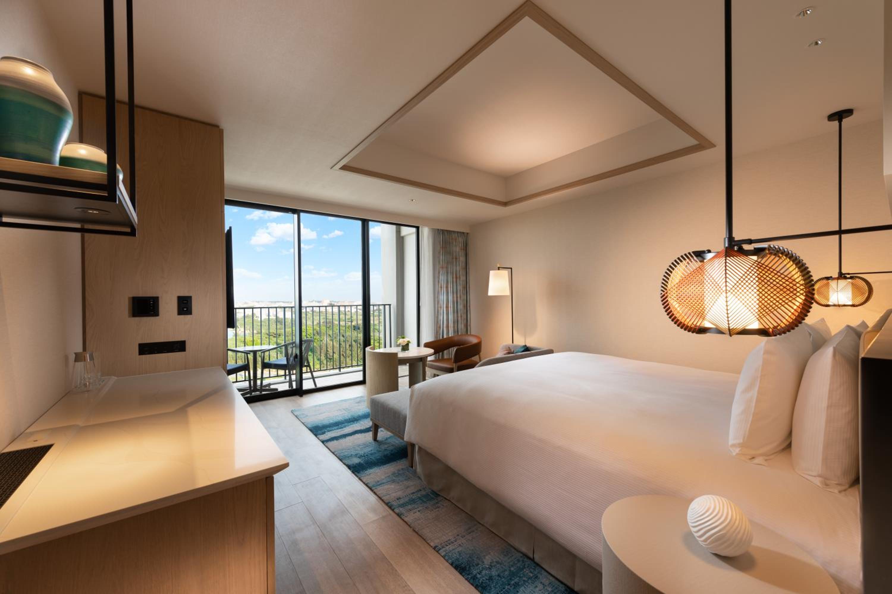 Deluxe King Room with City View - Photo 1