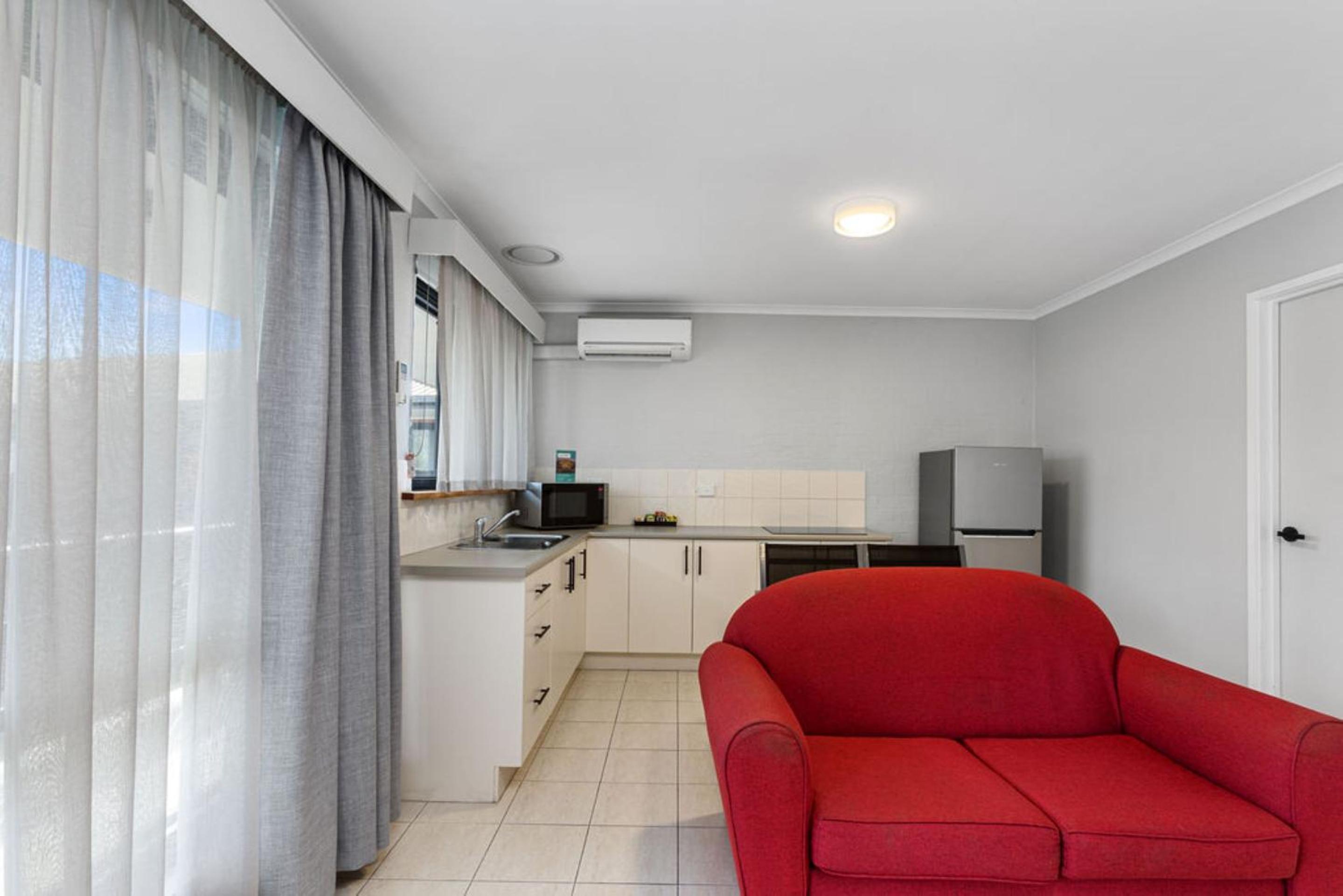 One-Bedroom Apartment - Photo 4