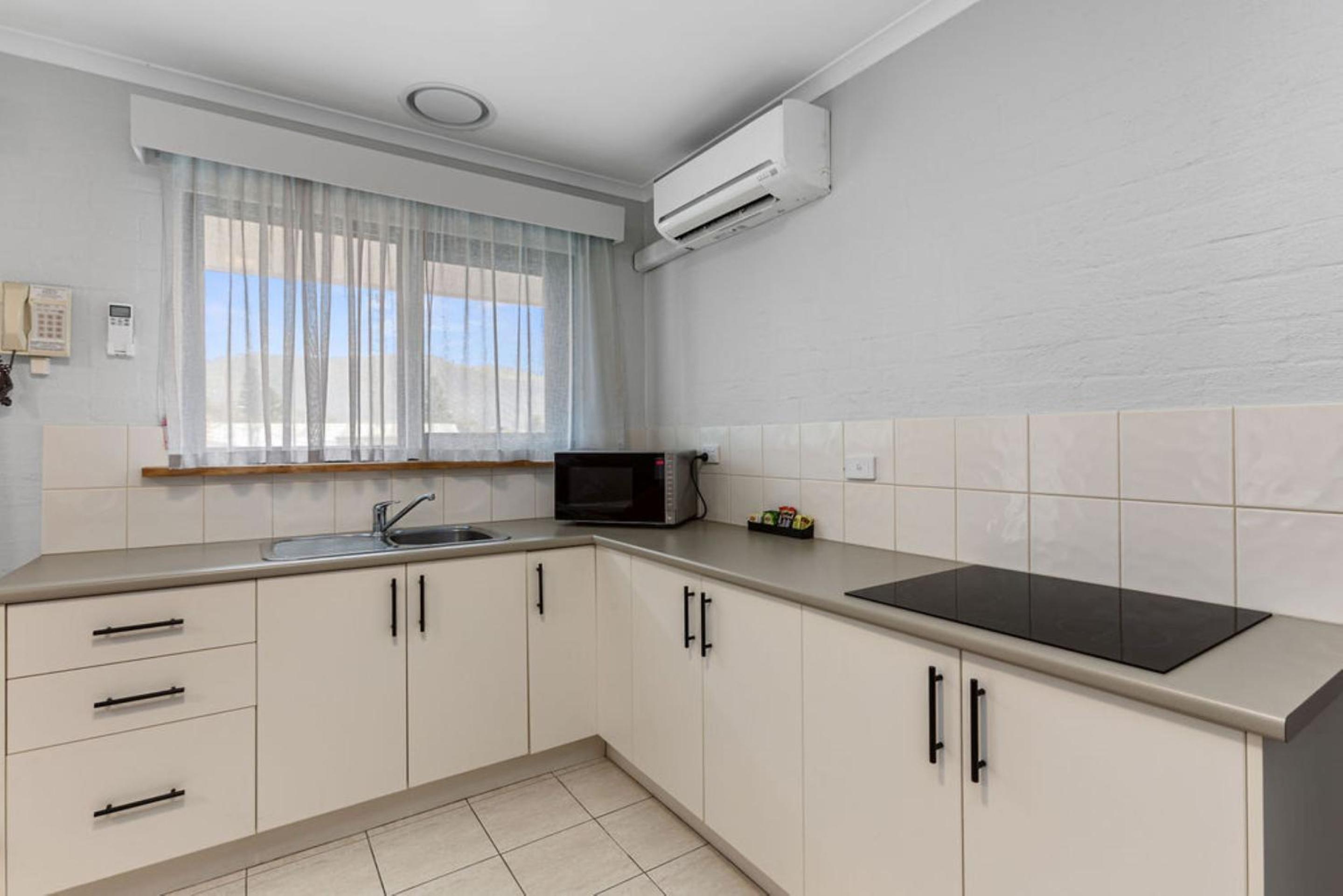 One-Bedroom Apartment - Photo 3