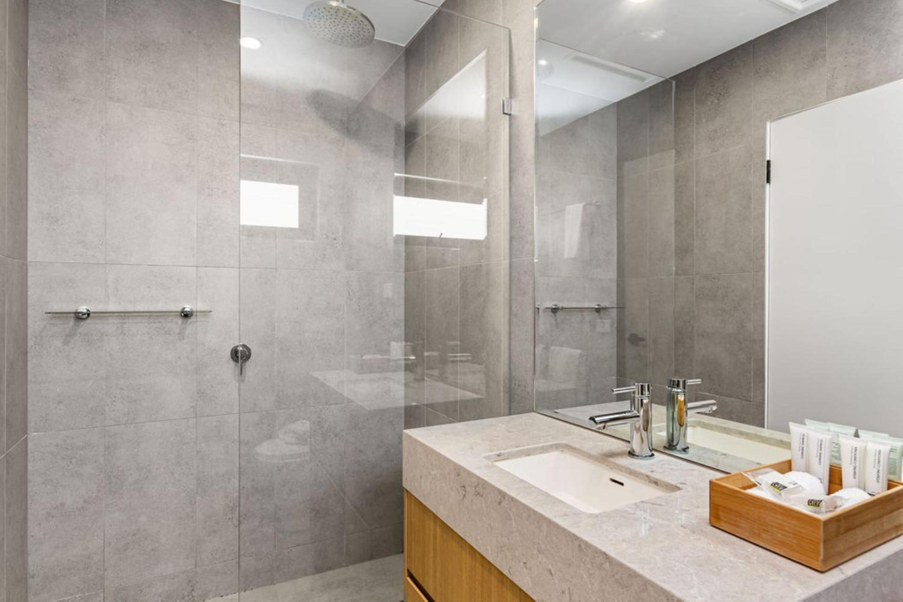 One-Bedroom Apartment - Photo 2