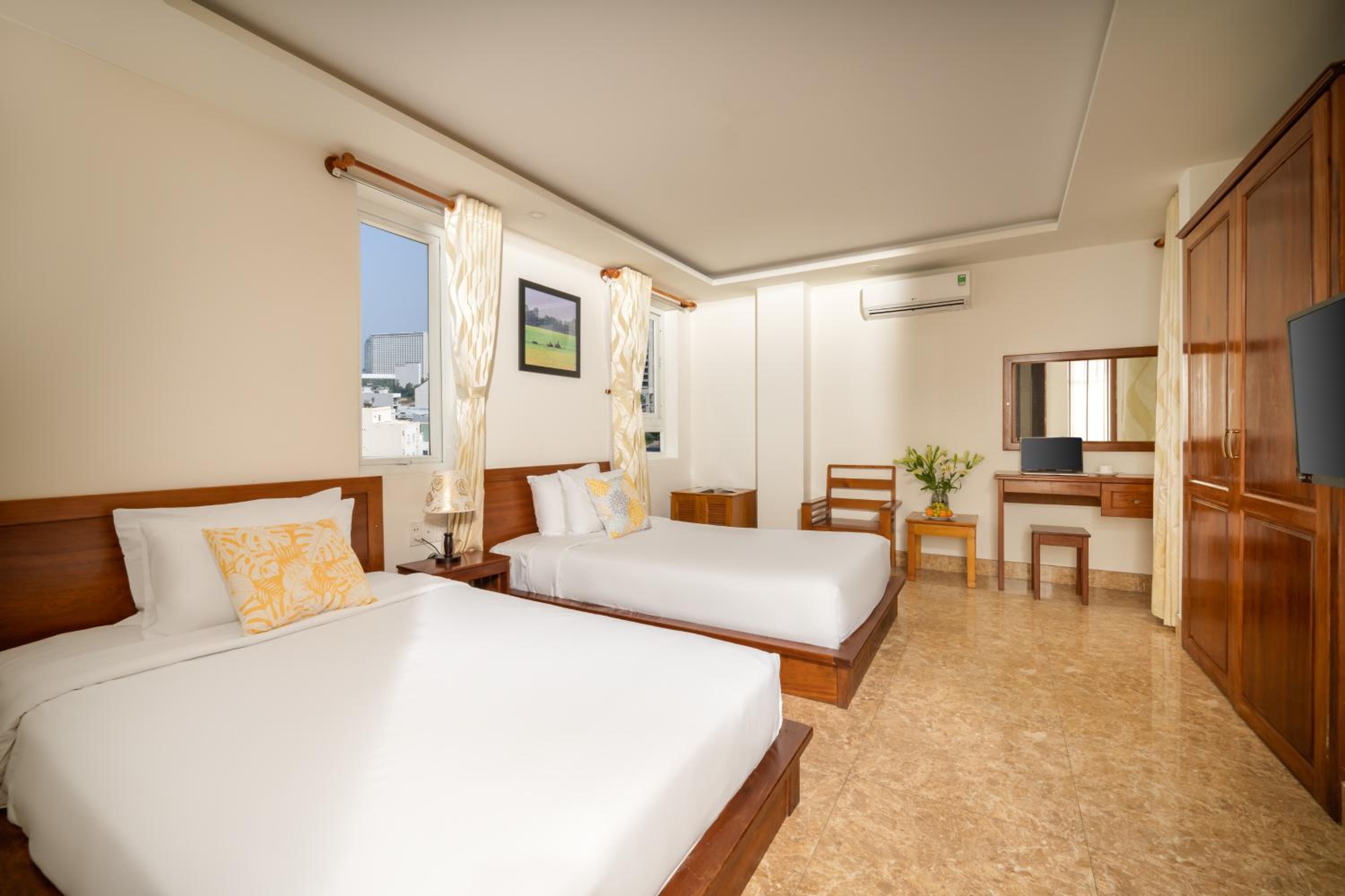 Superior Twin Room with City View photo 2
