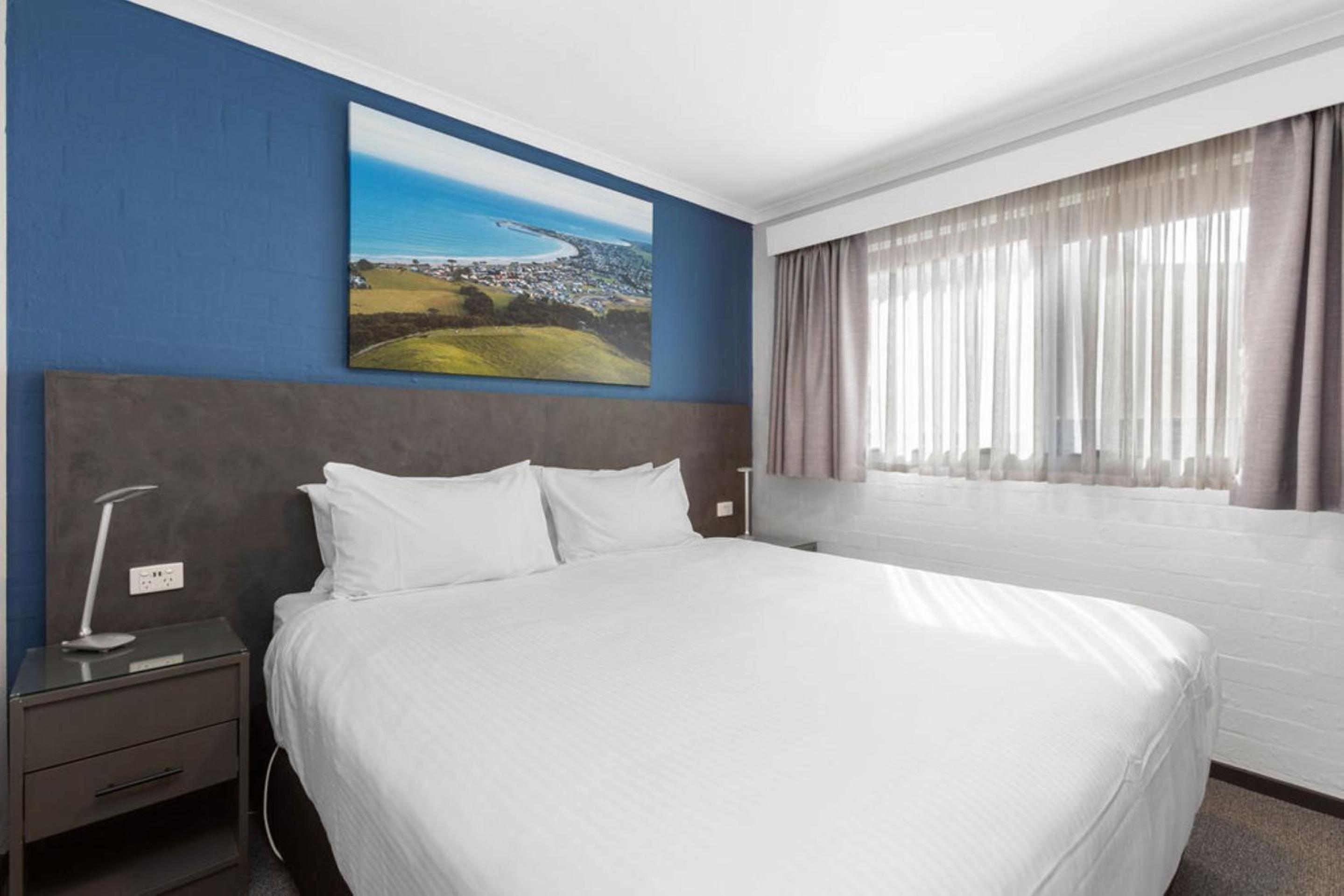 Two-Bedroom Apartment (4 People) - Photo 7
