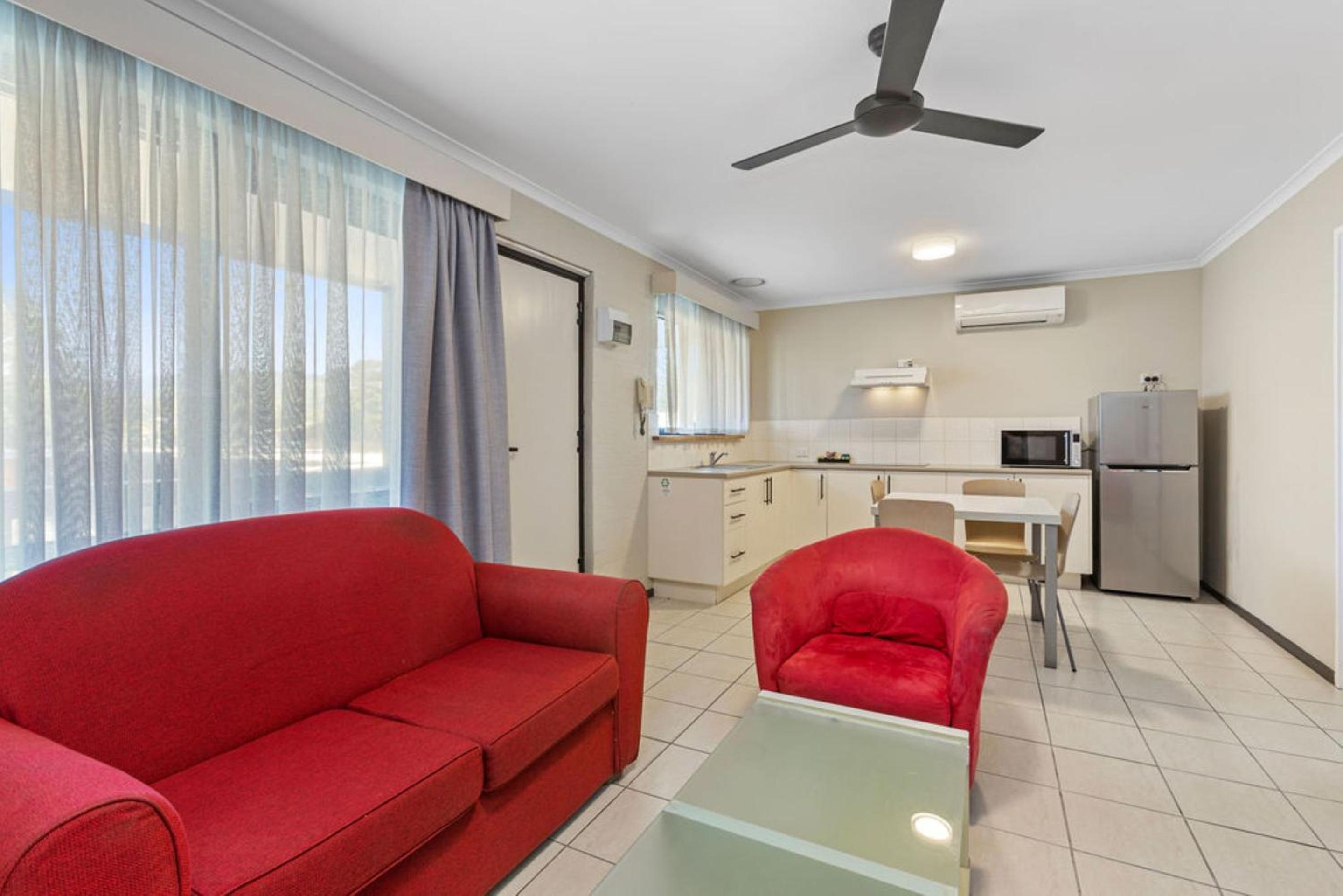 Two-Bedroom Apartment (4 People) - Photo 4
