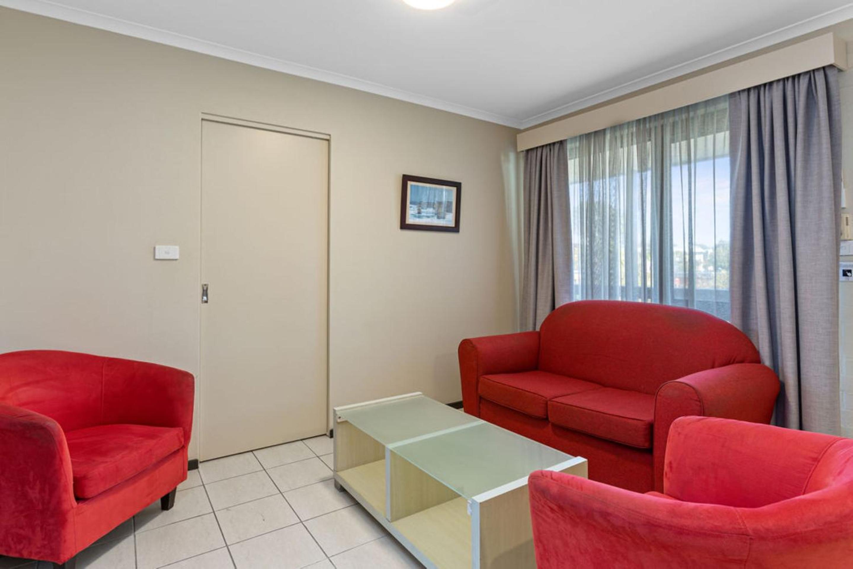 Two-Bedroom Apartment (4 People) - Photo 3
