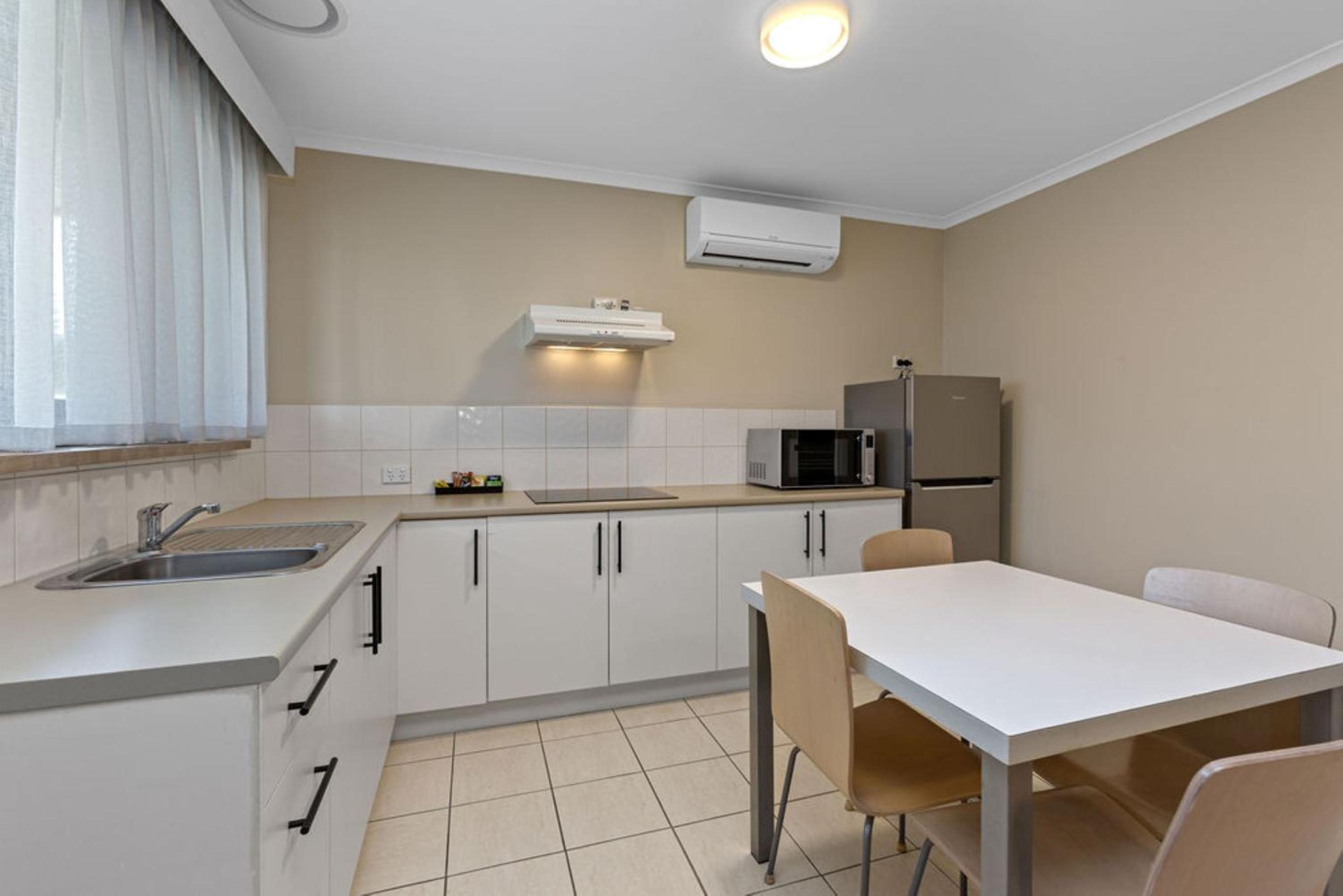 Two-Bedroom Apartment (4 People) - Photo 2