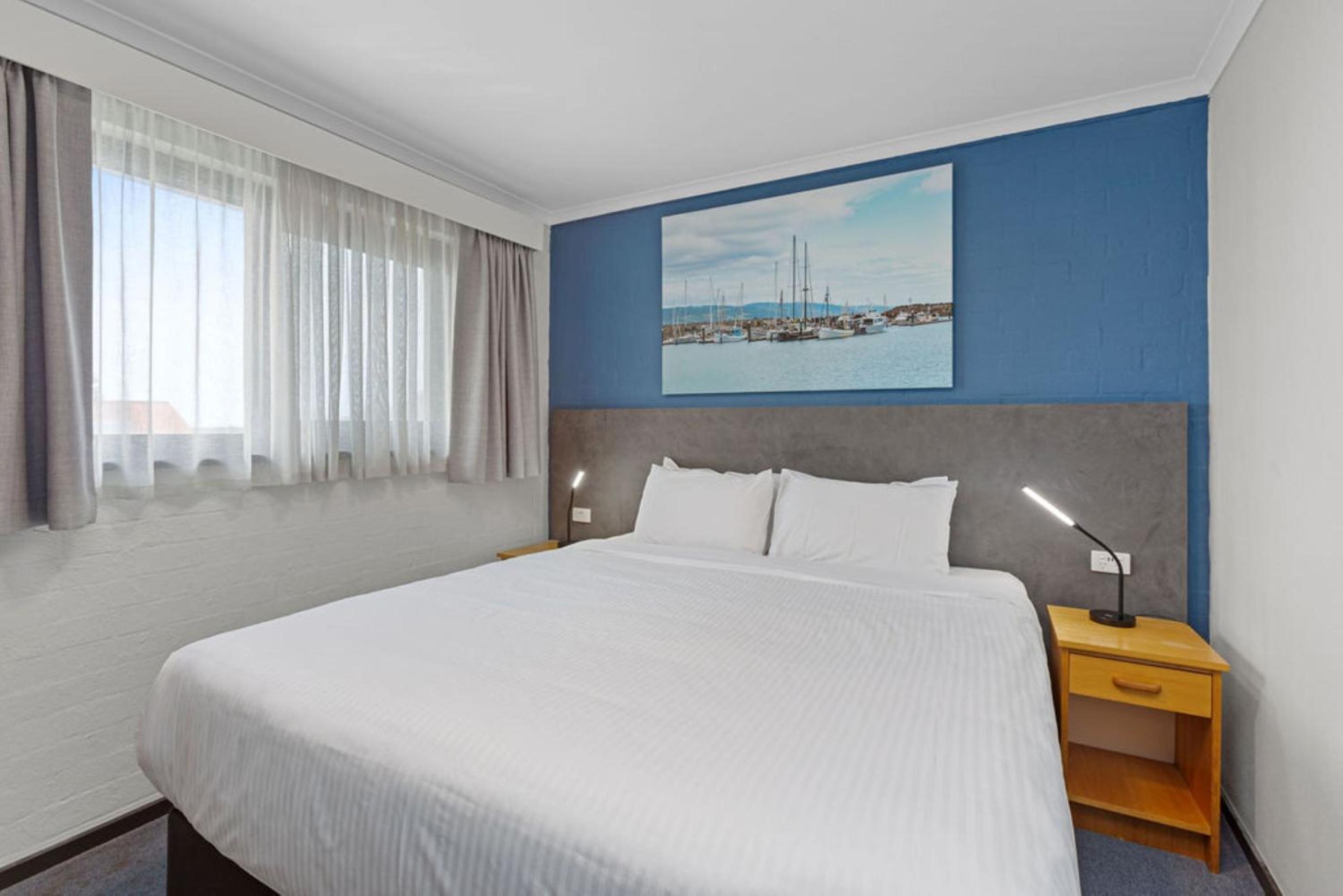 Two-Bedroom Apartment (5 People) - Photo 9