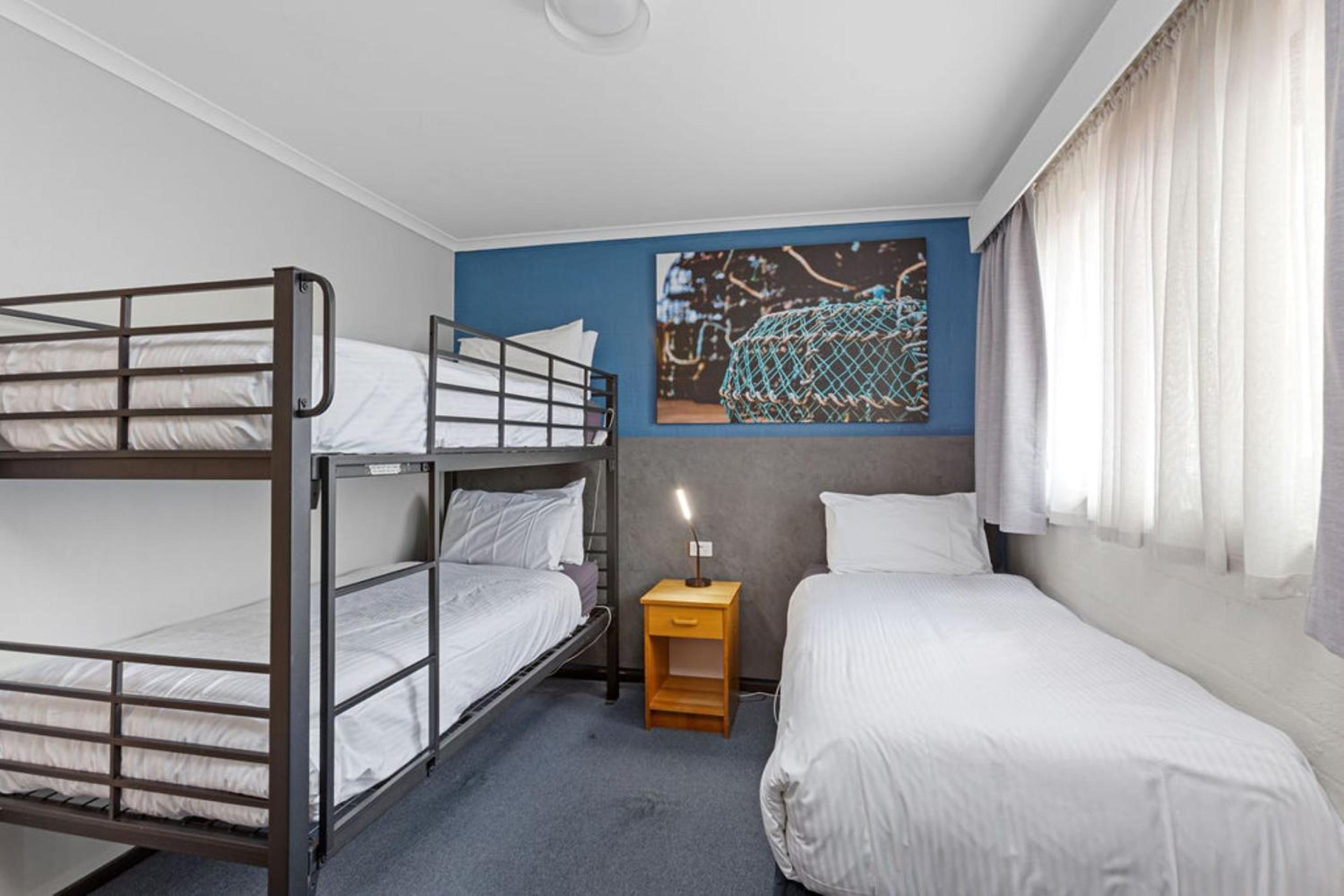 Two-Bedroom Apartment (5 People) - Photo 8