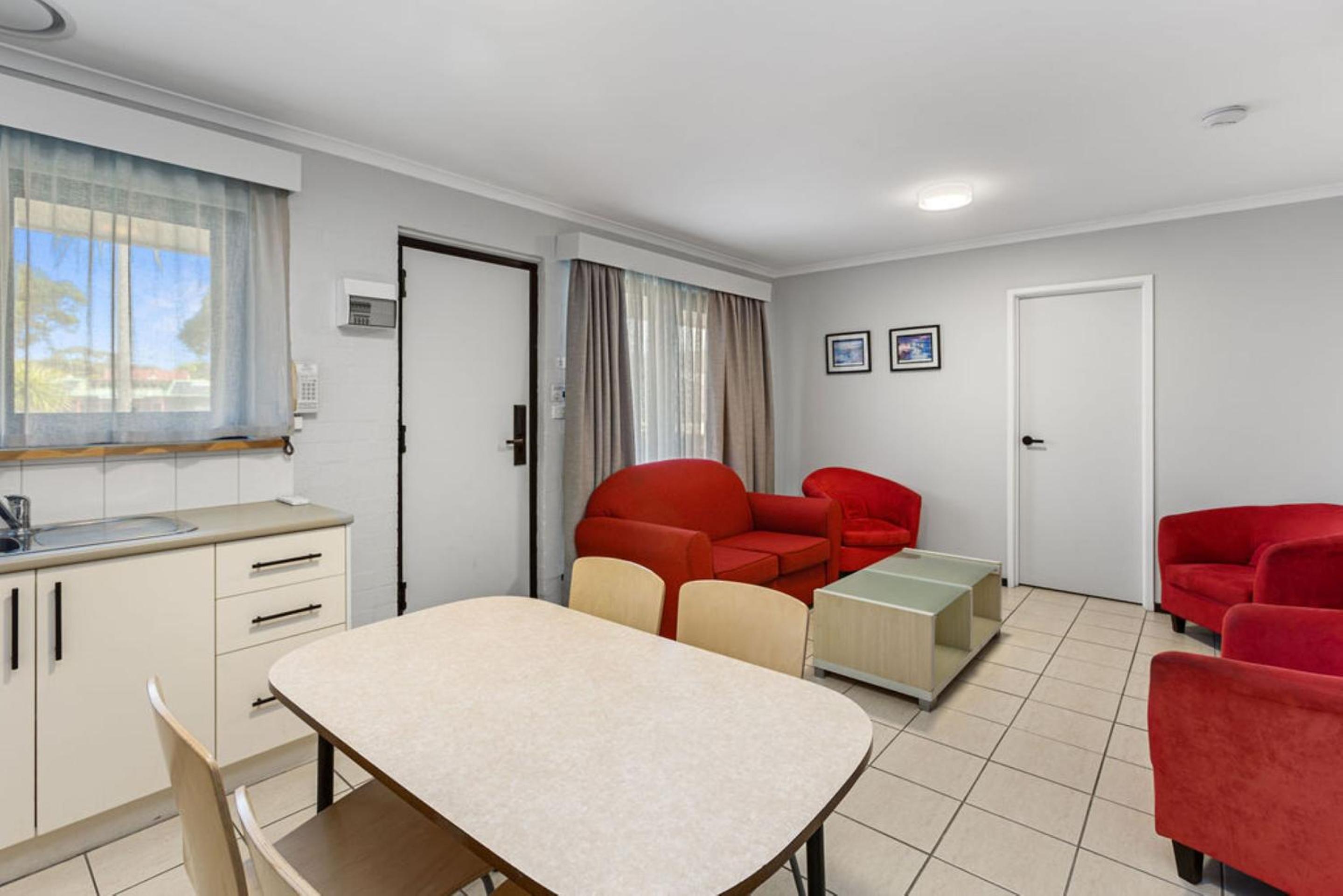 Two-Bedroom Apartment (5 People) - Photo 5