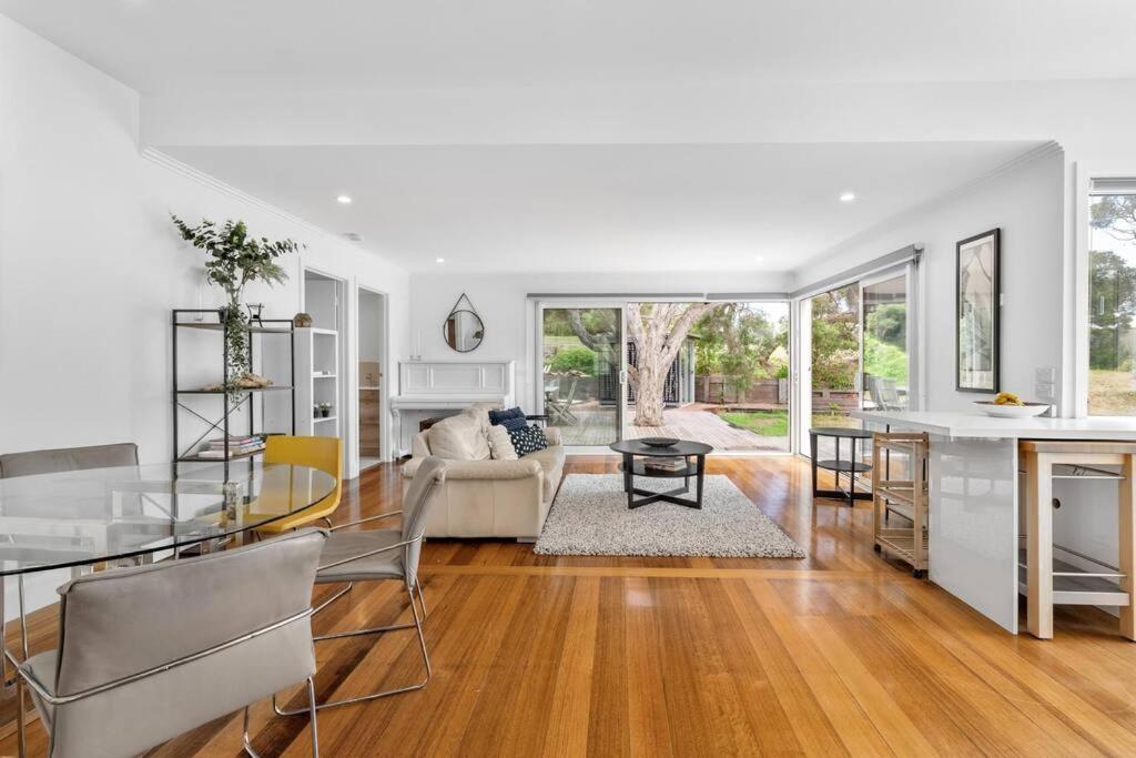 Three-Bedroom House photo 2