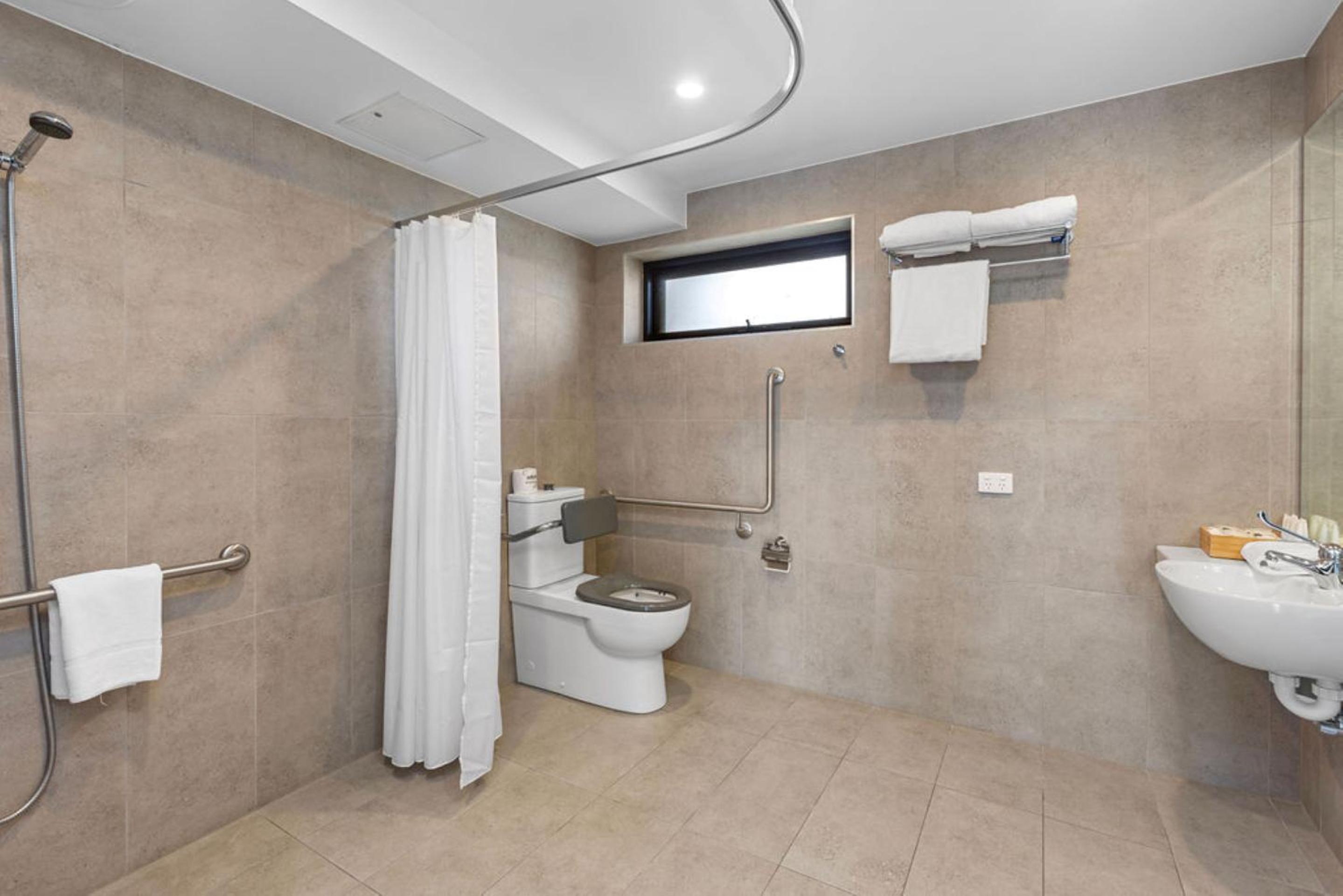 Accessible Apartment - Photo 7