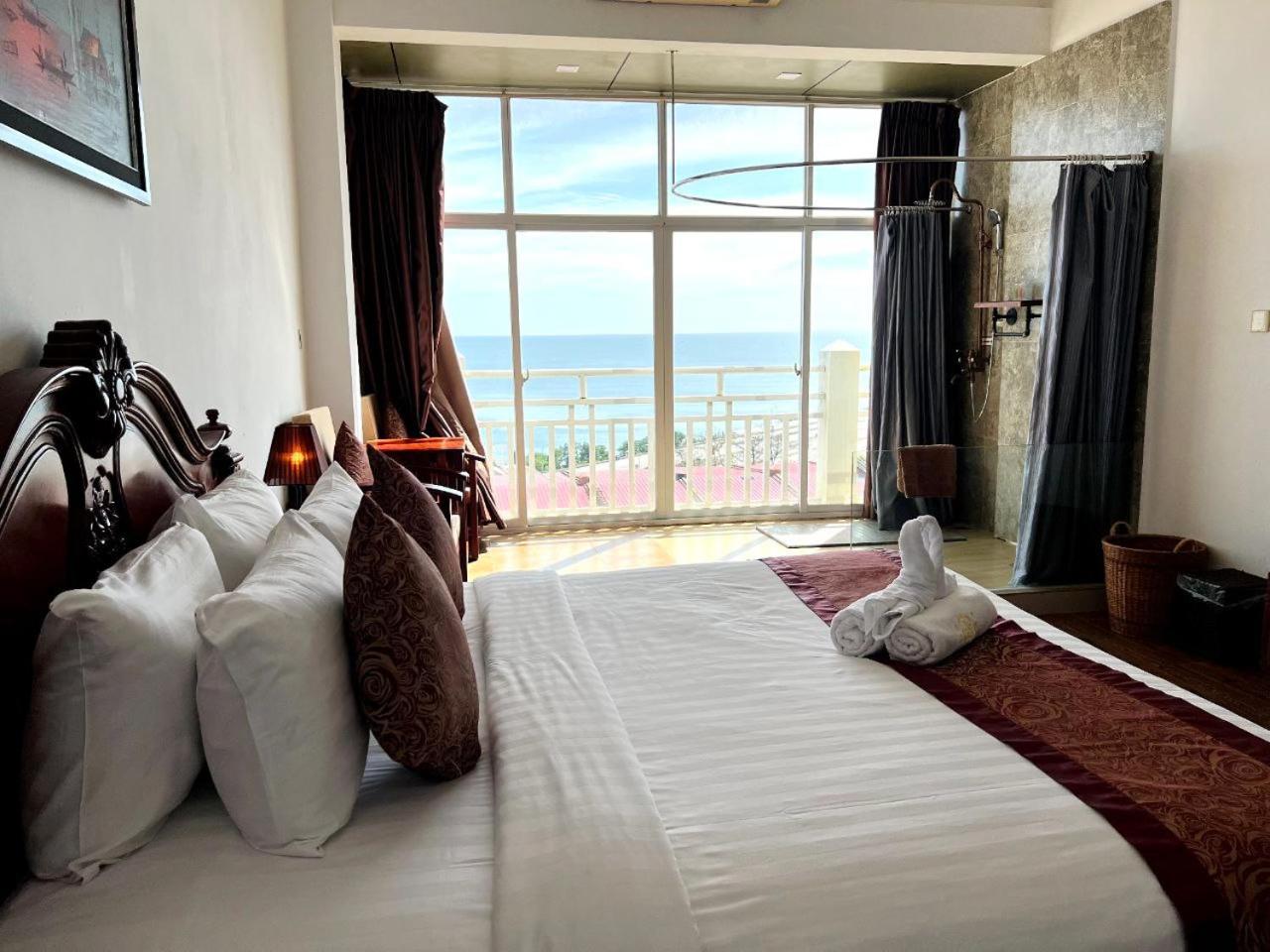 King Room with Sea View - Photo 2