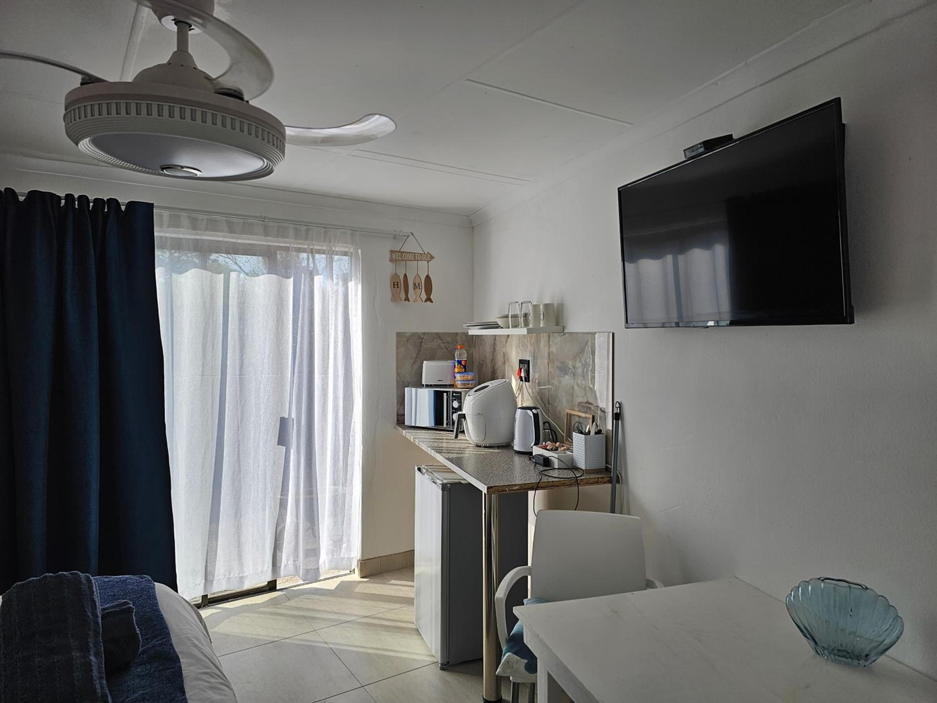 Standard Queen Room photo 2