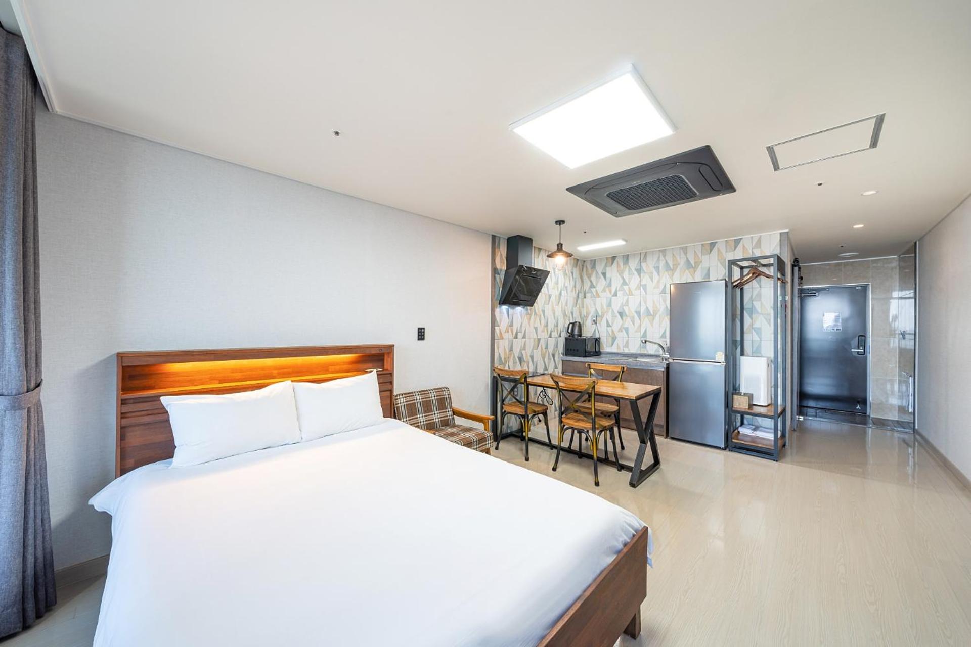 Deluxe Double Room with Sea View 2FL photo 3