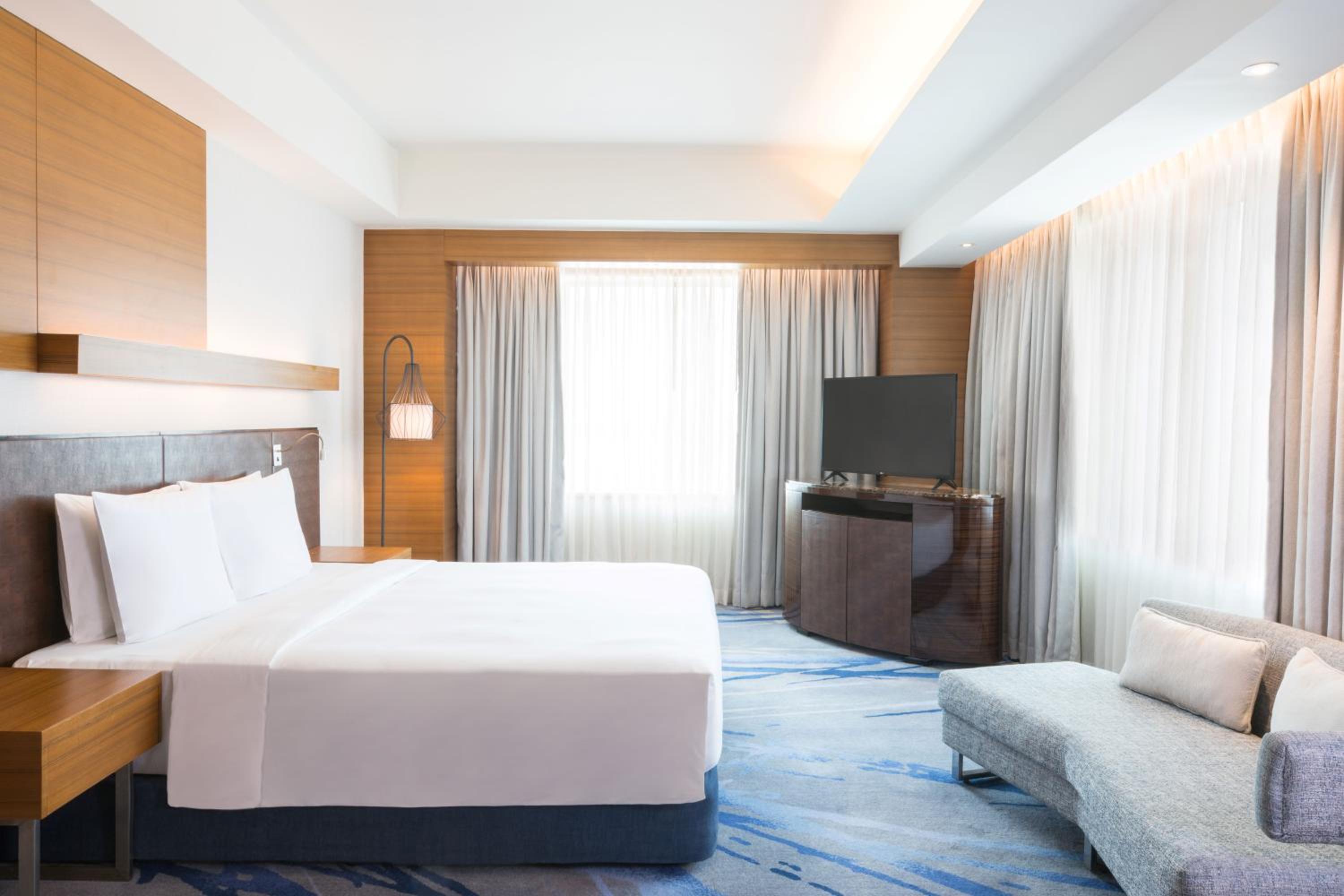 Suite with Lounge access - Harbor View - Photo 7
